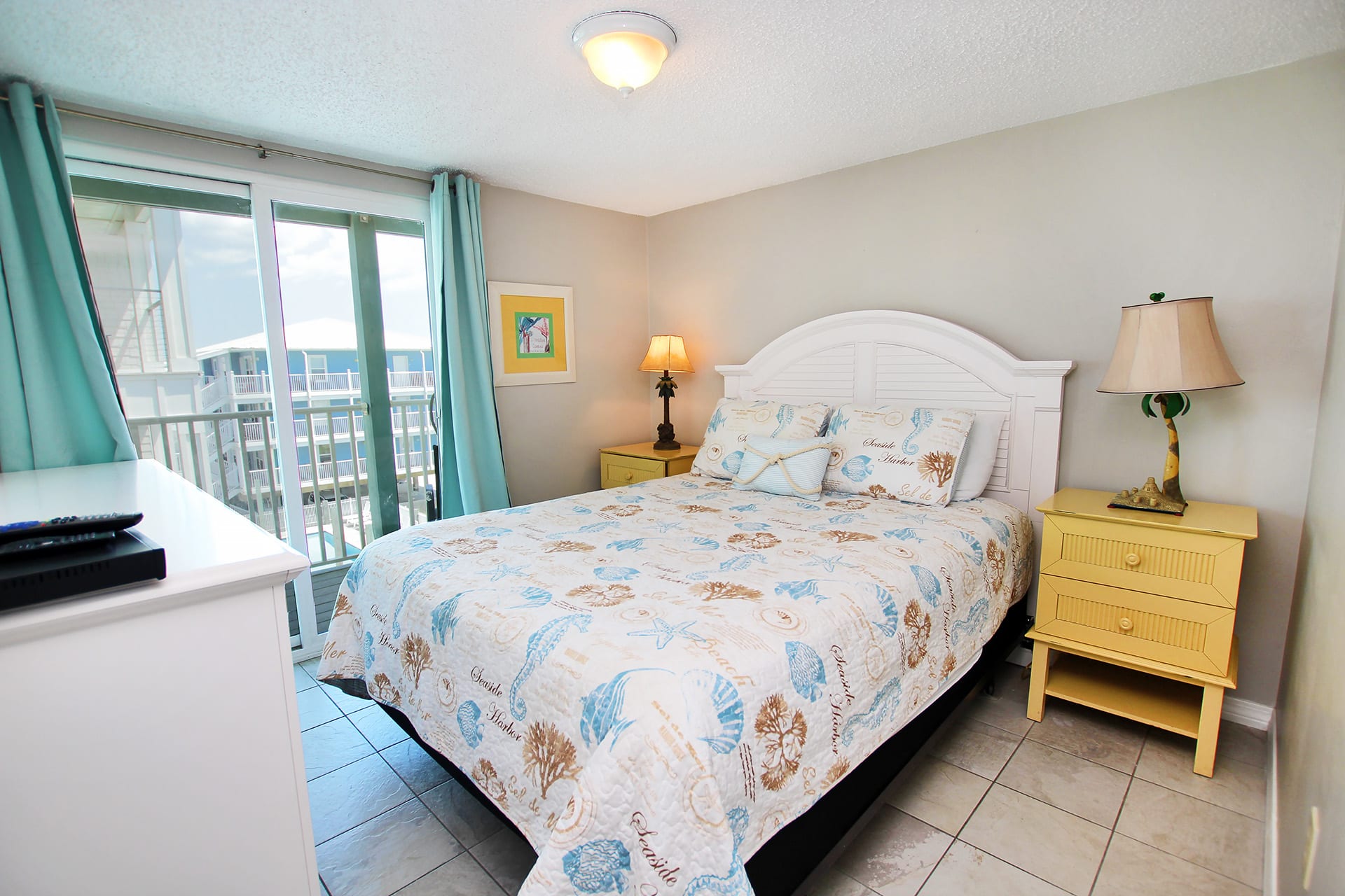 7 - Guest Bedroom 1 (1)