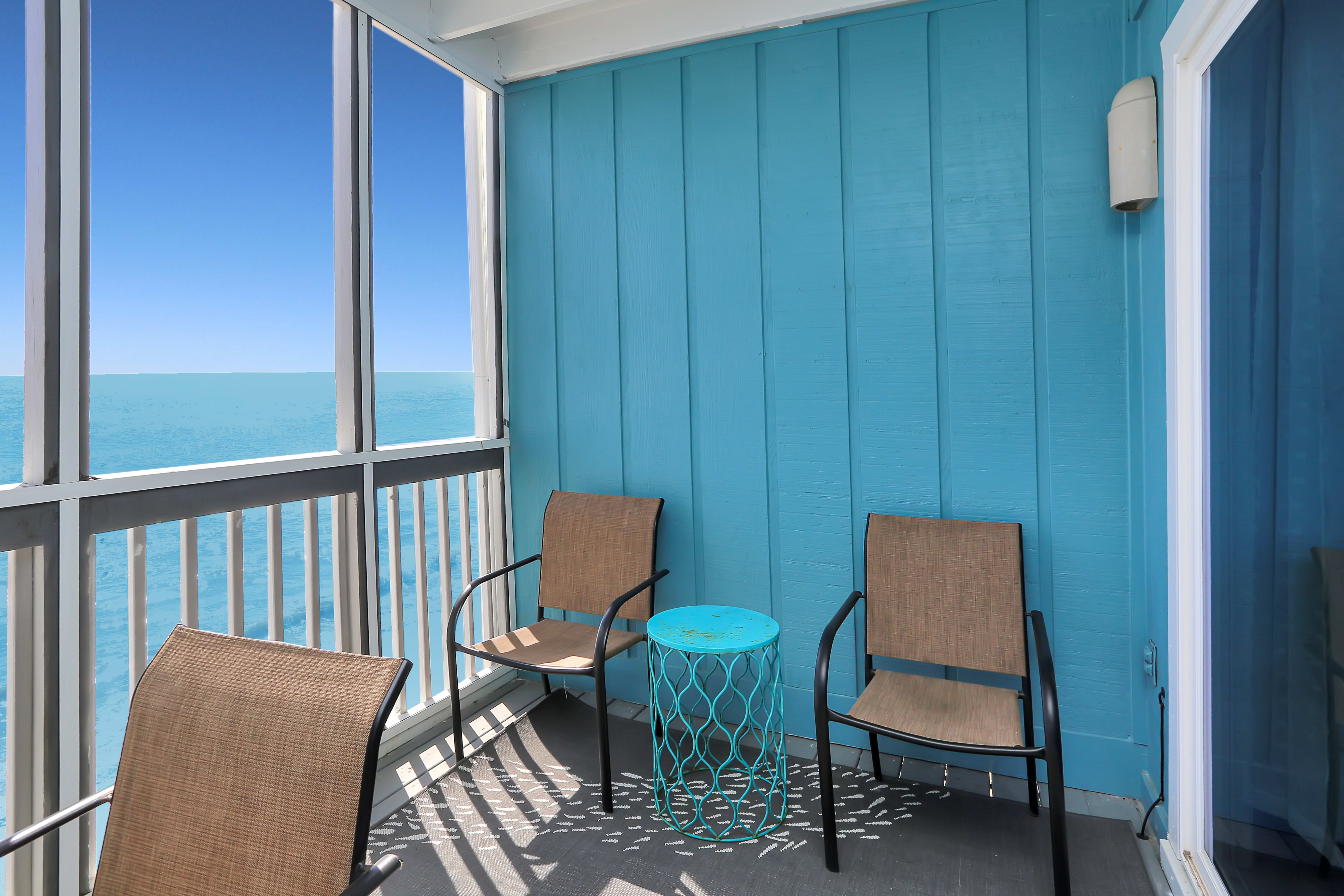 Gulf Front Screened Deck - Seating