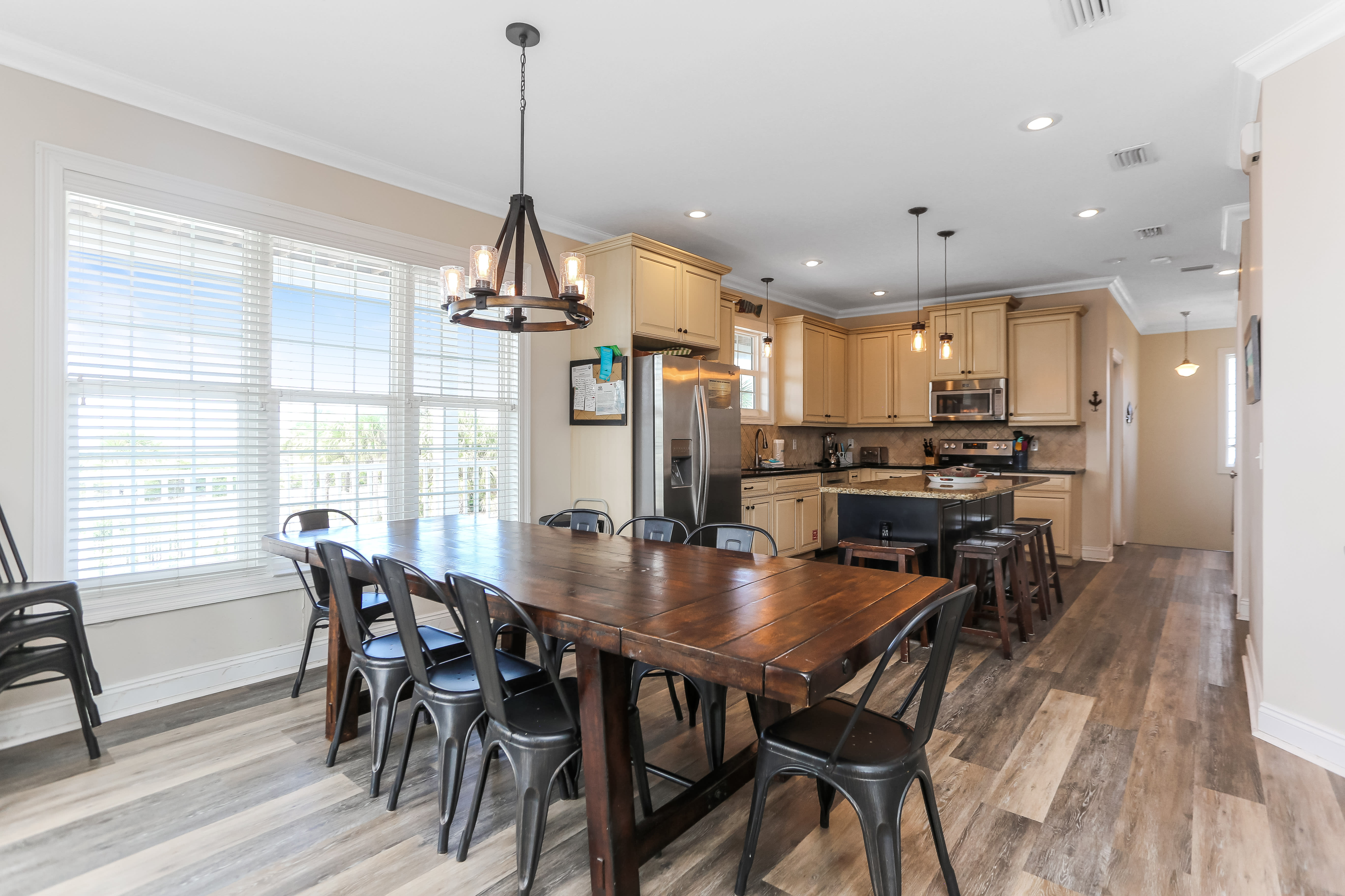 Dining Area & Kitchen