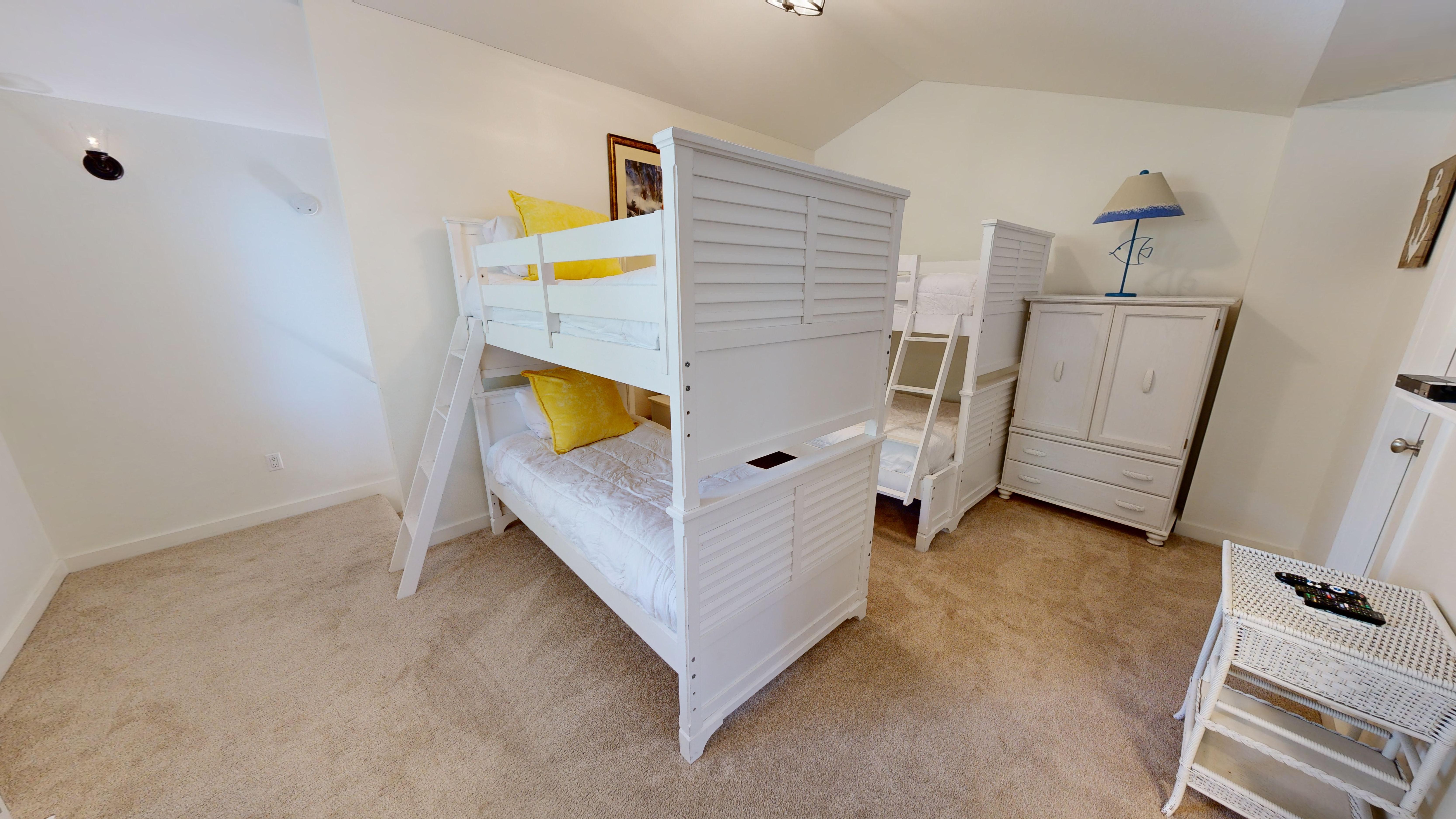 Guest Bedroom 2 (2nd Floor)