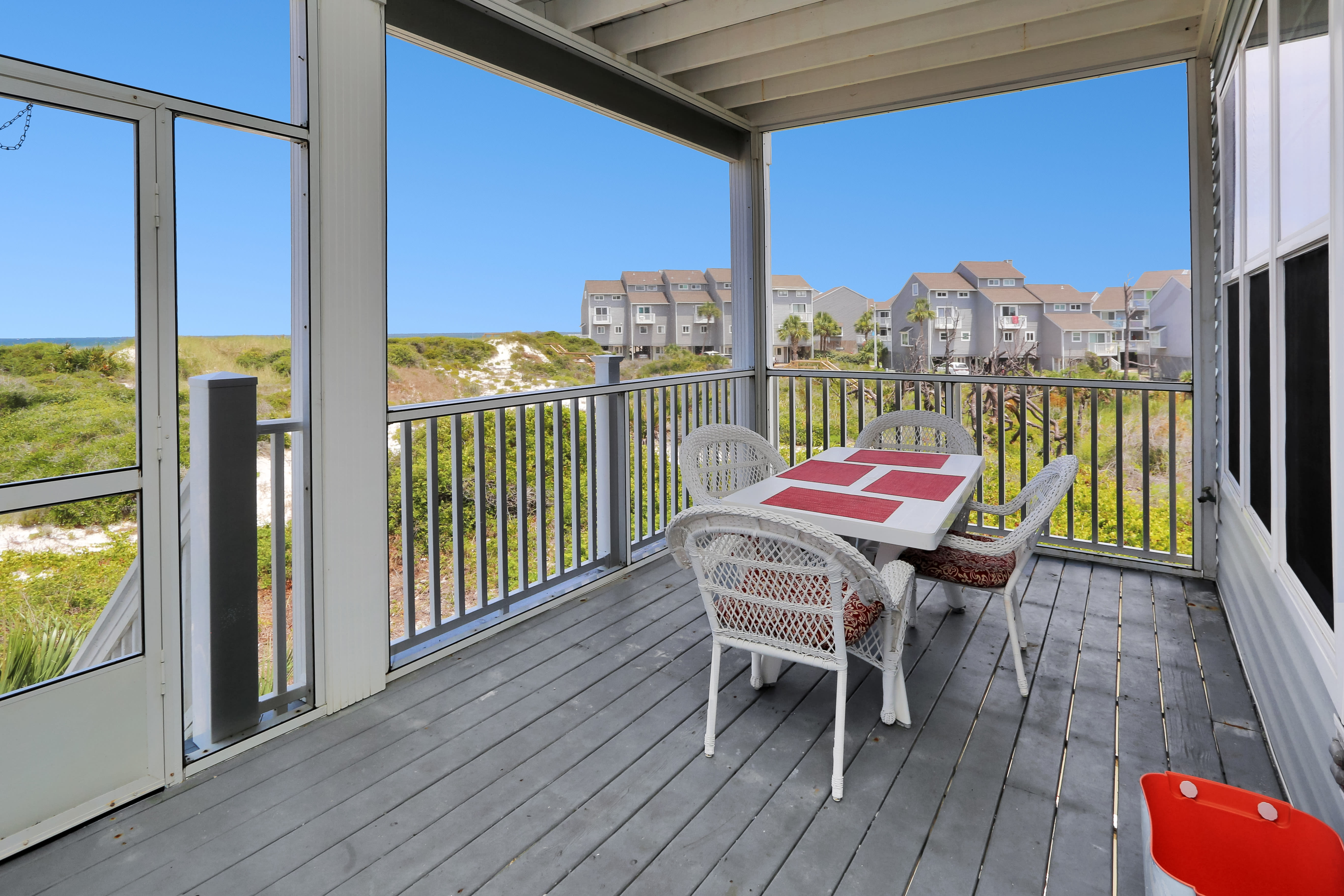 Main Floor Deck - Dining