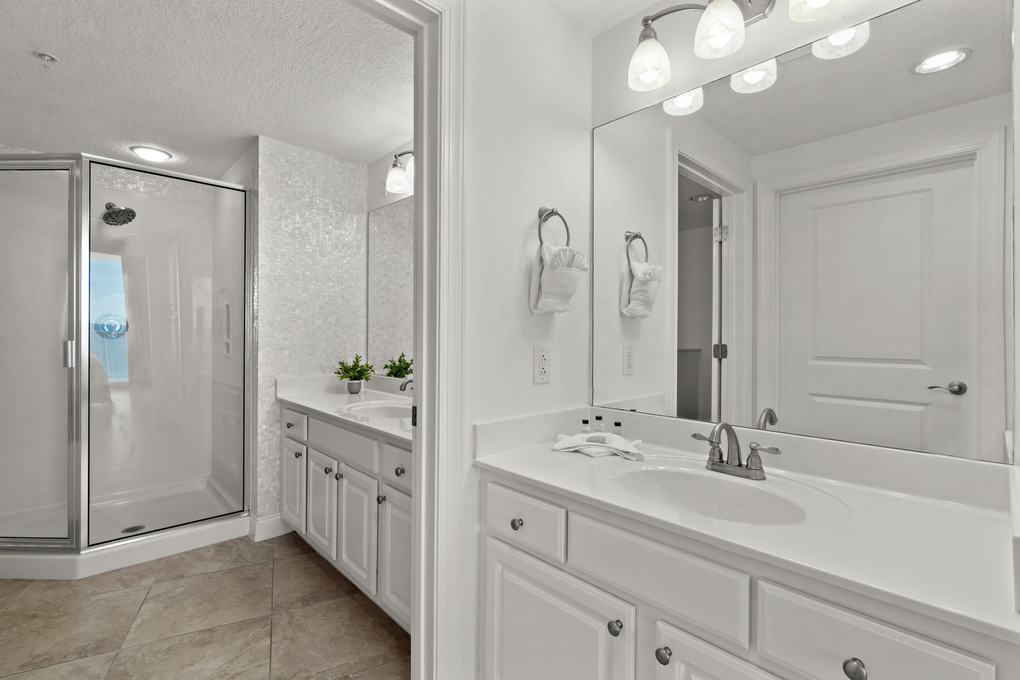 Gulf Front Primary En Suite - Dual Sinks