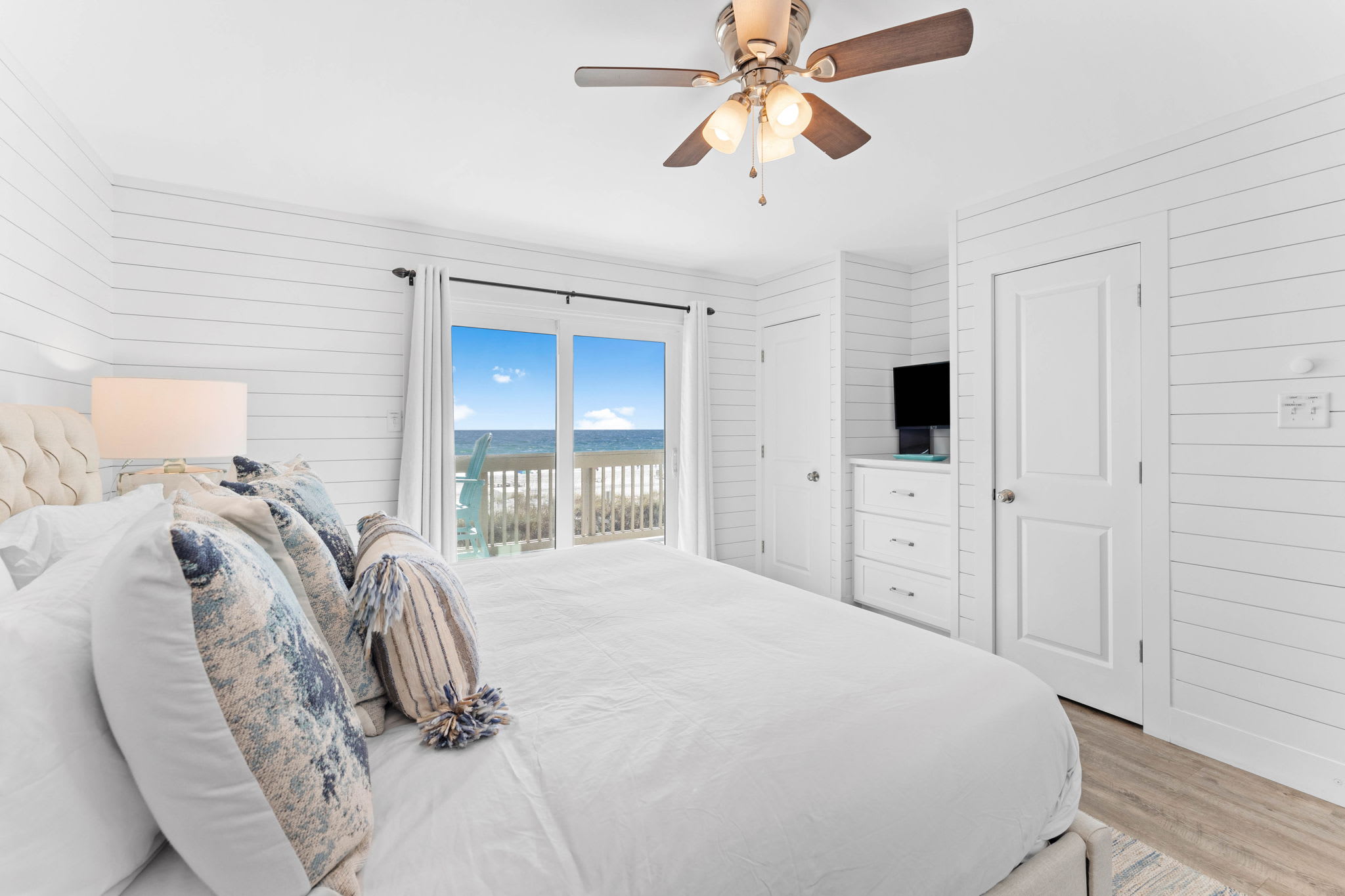 Gulf Front ?Primary Suite - King Size Bed and Balcony