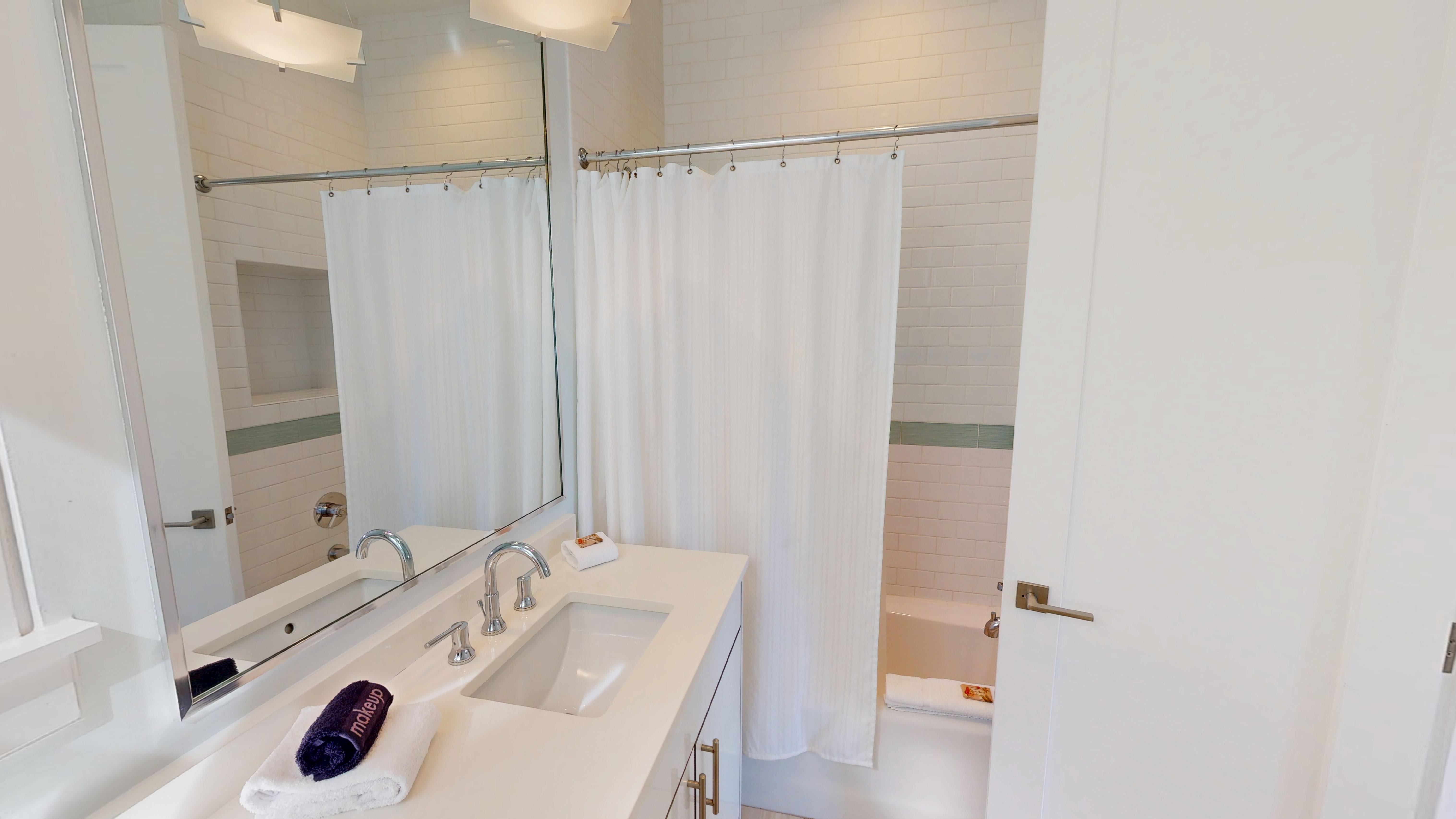 Guest Bathroom 1 (1st Floor)