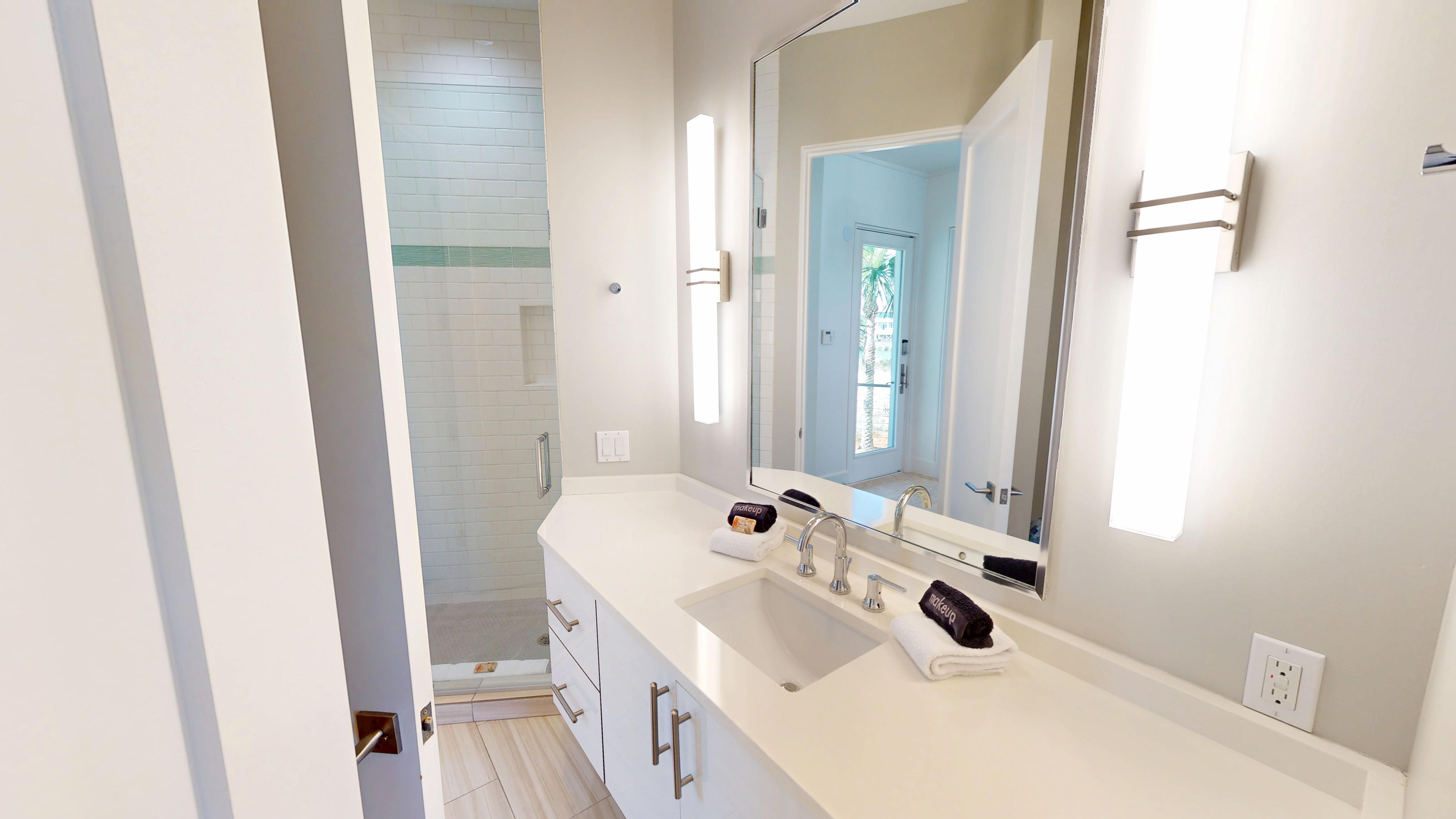 Guest Bathroom 2 (1st Floor)