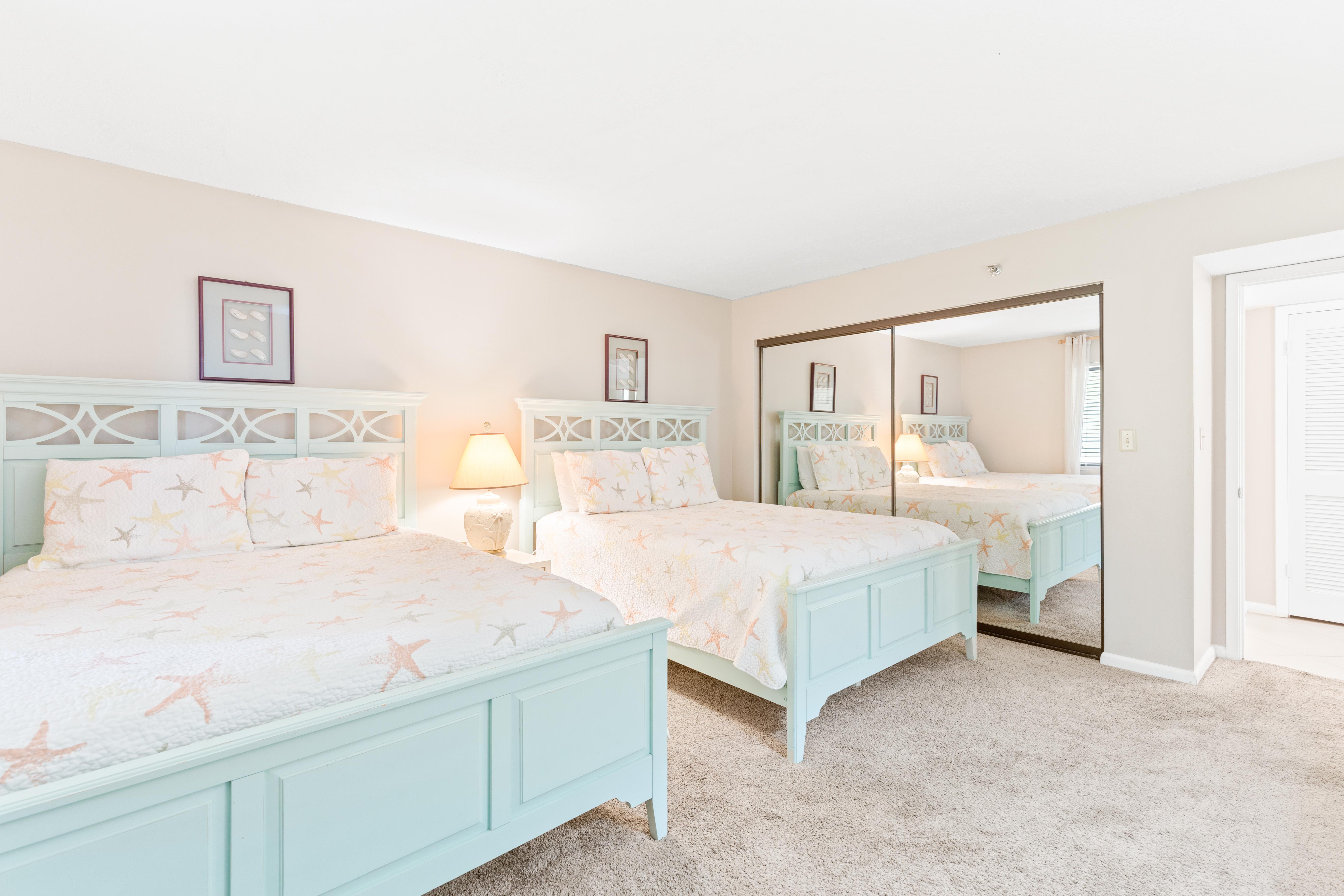 Guest Bdrm with 2 queen beds.