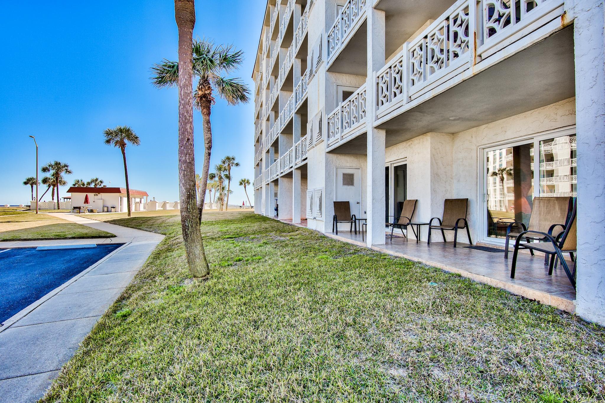 El Matador 410 - Alicia J Hollis Realtor Rentals - Free Beach Chairs