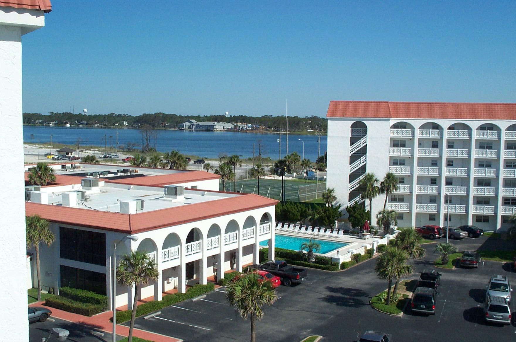 Lot's going on here. Pool, tennis, workout, spa, sauna...