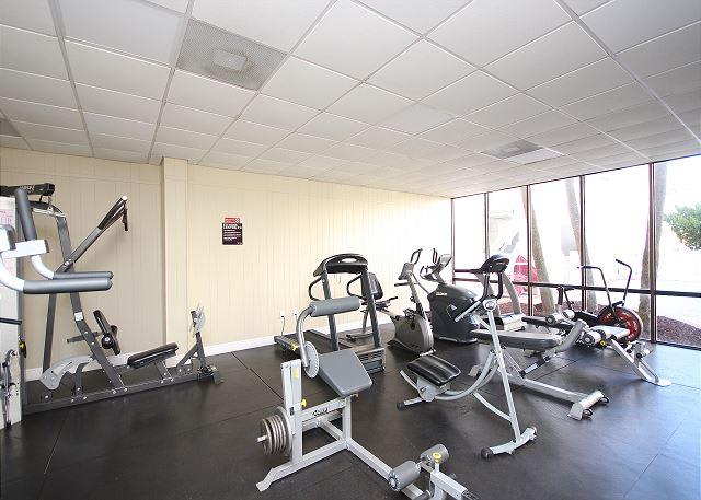 Place to workout a bit - next to the small pool.