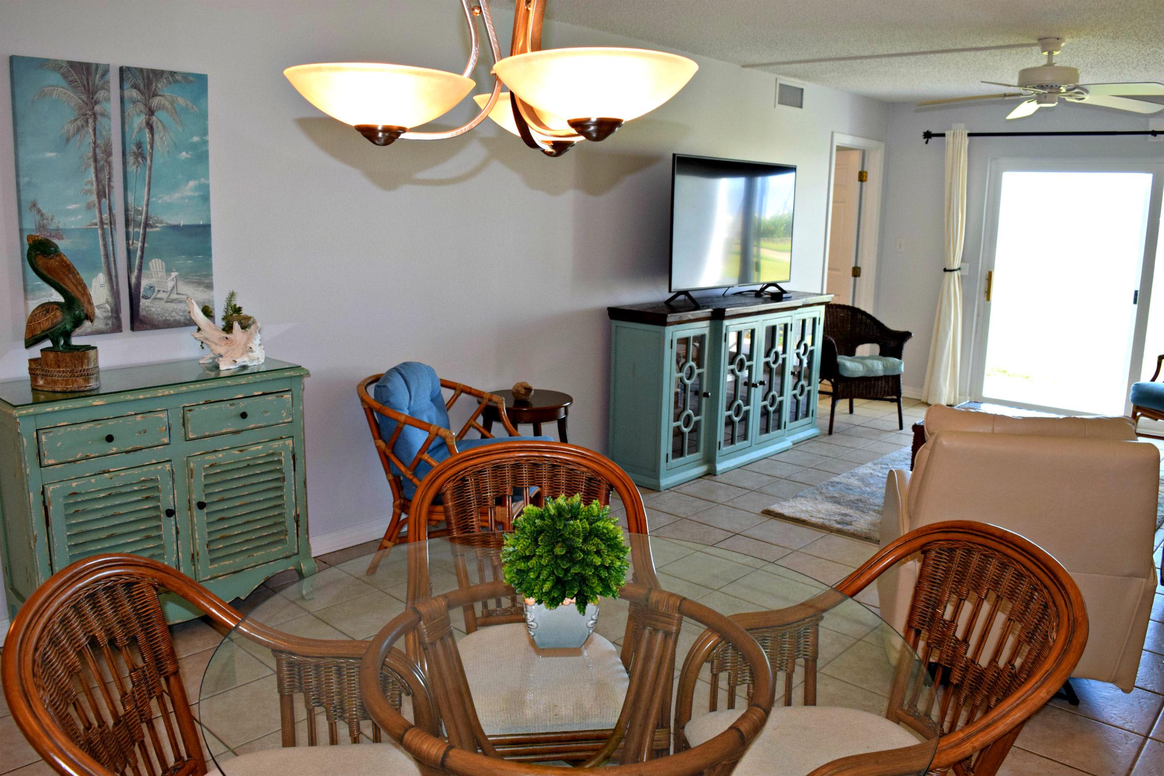 Ceiling fan in living room to move some air around on the sunburn. Plenty of room in this unit to move about.