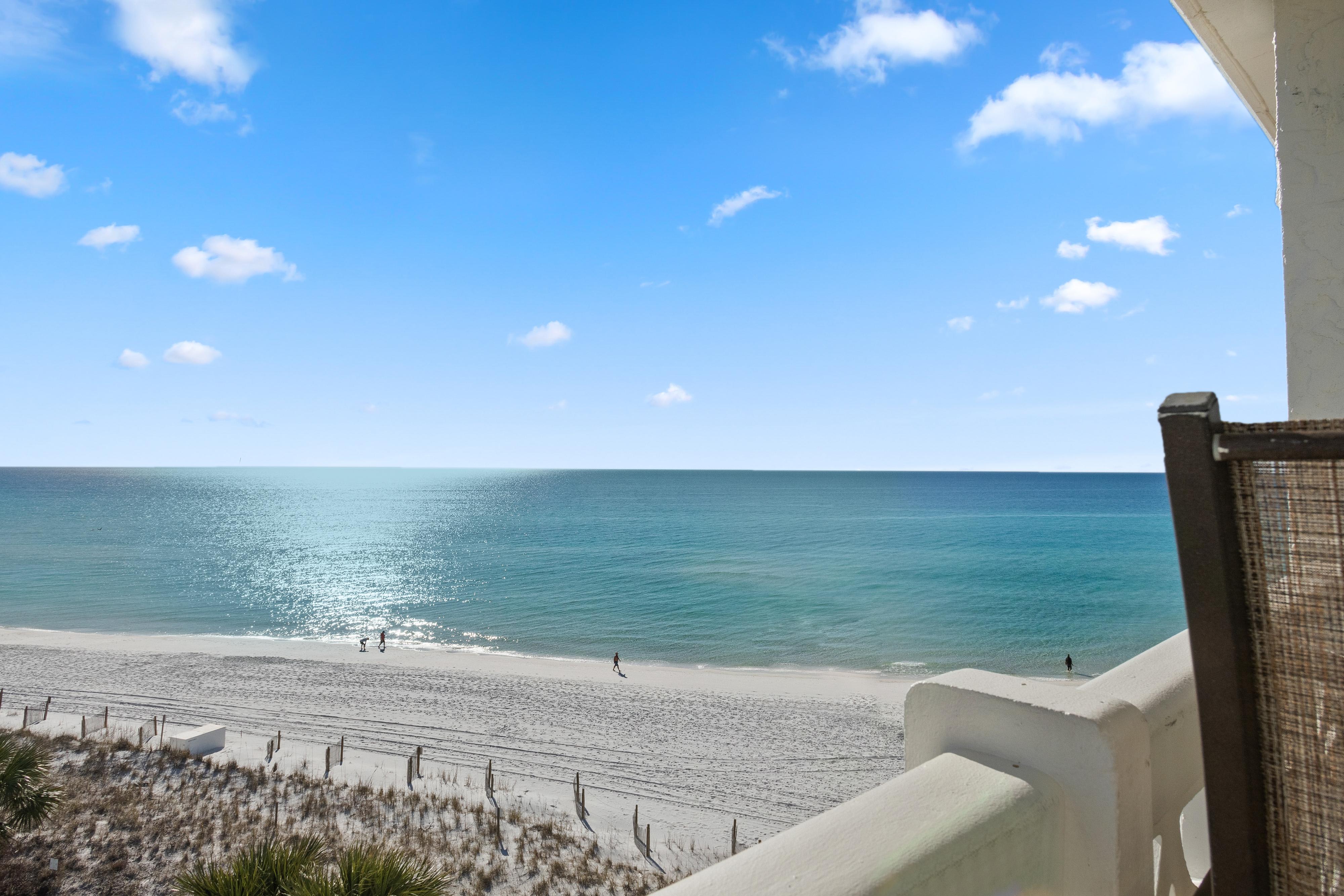 This balcony has a 90 deg view of the water, and most of all, you will see the beautiful sunrise.