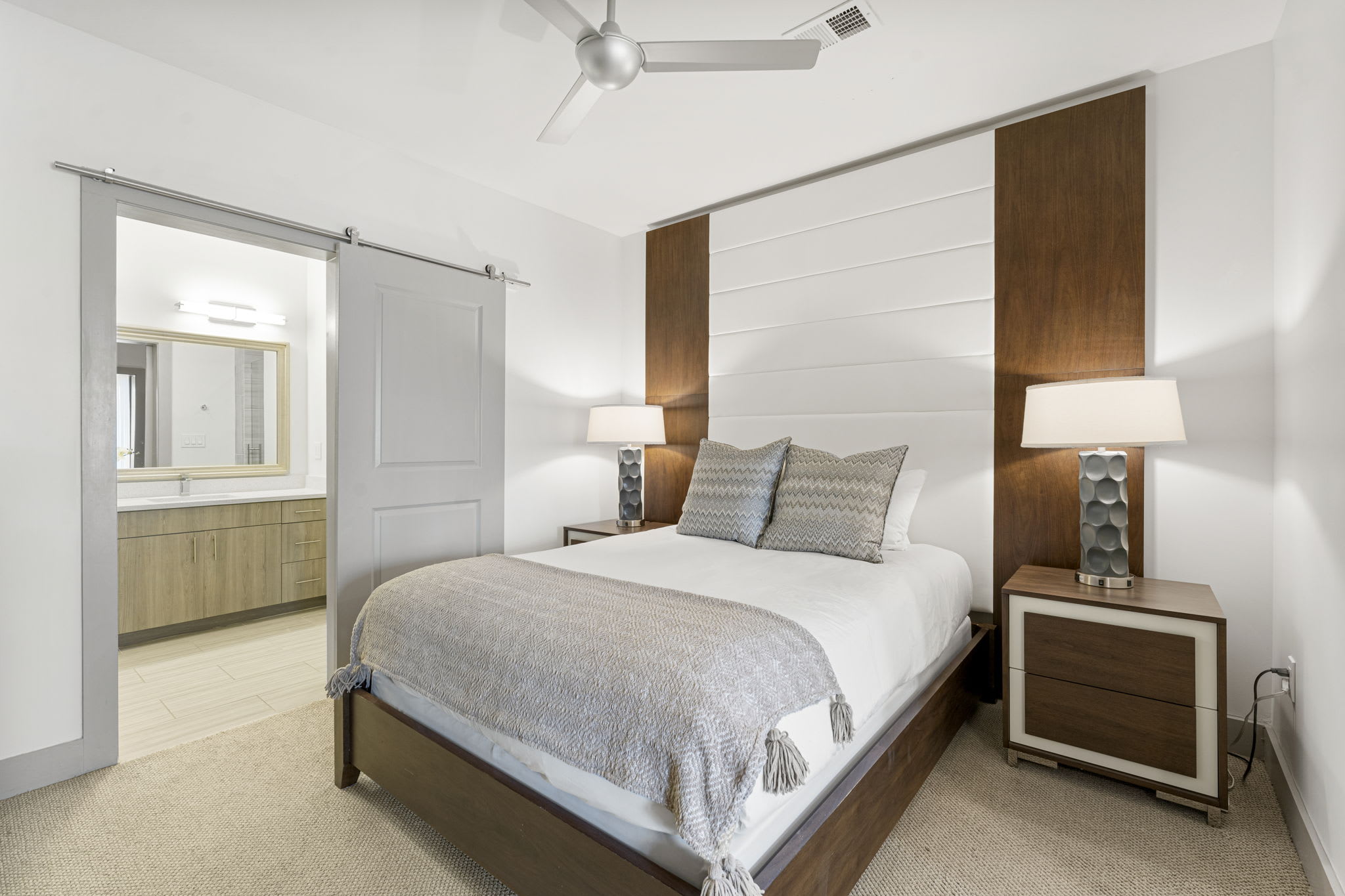 Queen Guest Suite - Access to Private En-Suite