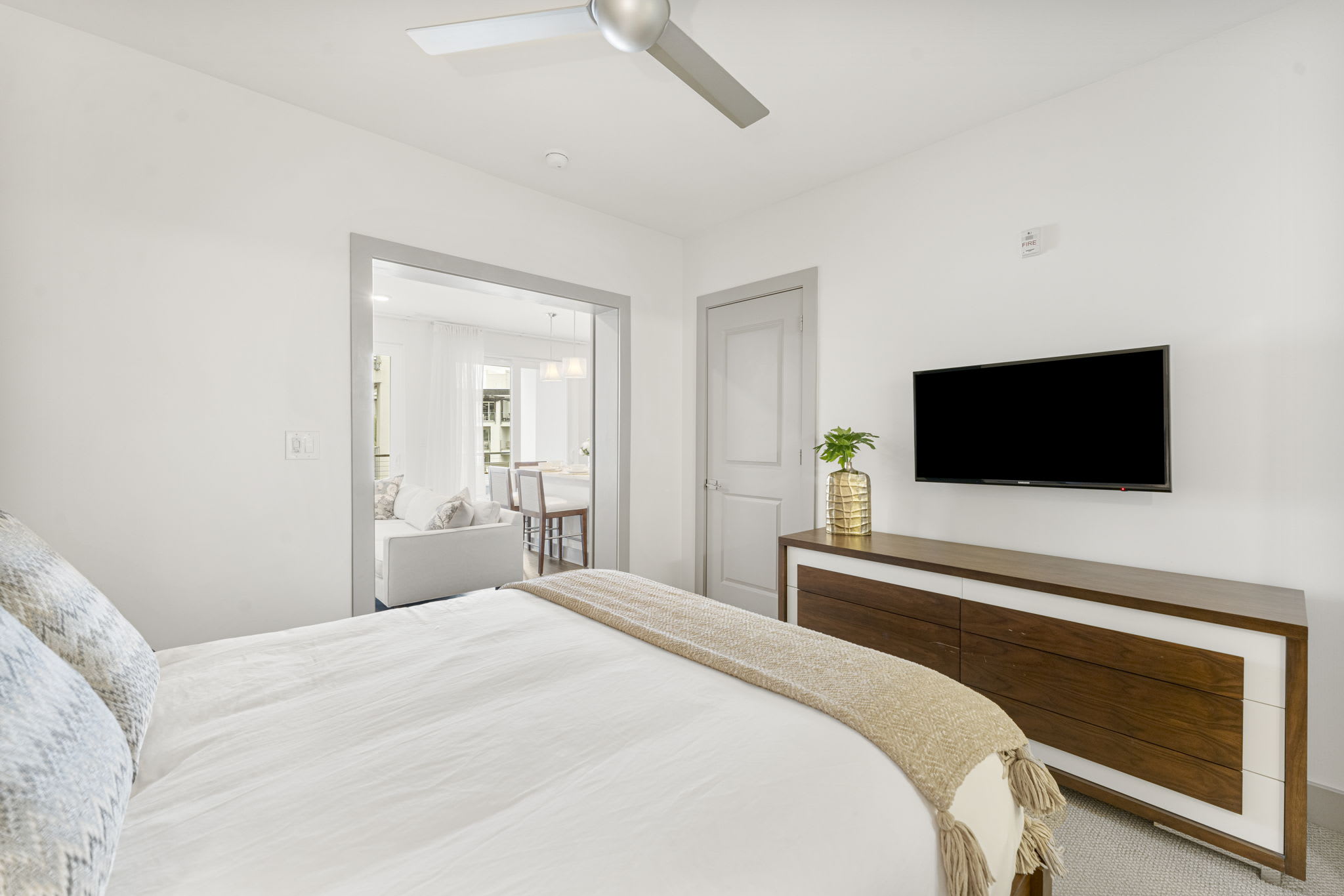 Queen Guest Suite - Equipped with a Flat-Screen TV