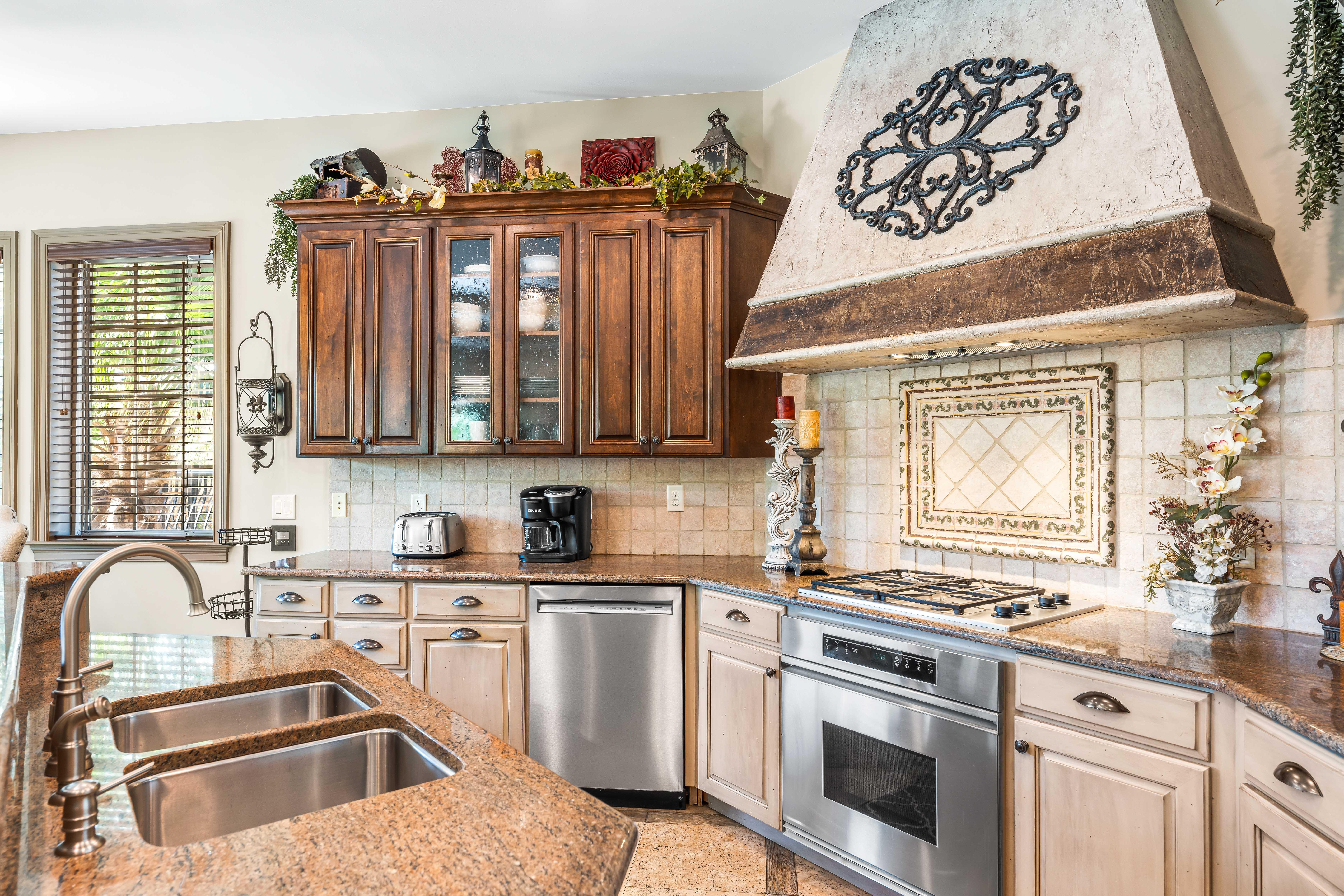Chef's Kitchen on the 2nd floor with double stainless steel sinks, Dacor gas cook top and oven.