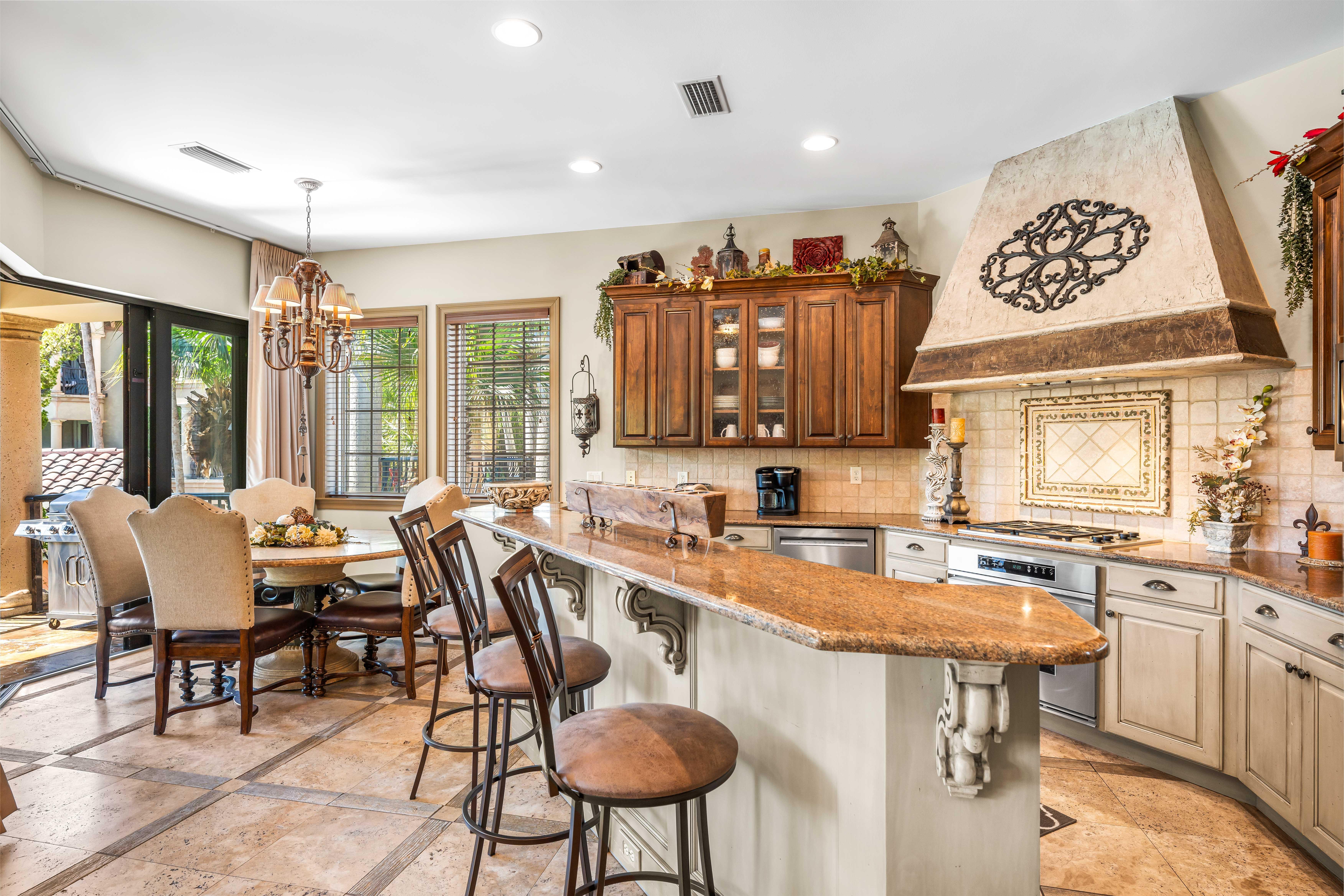 Breakfast bar with seating for 3