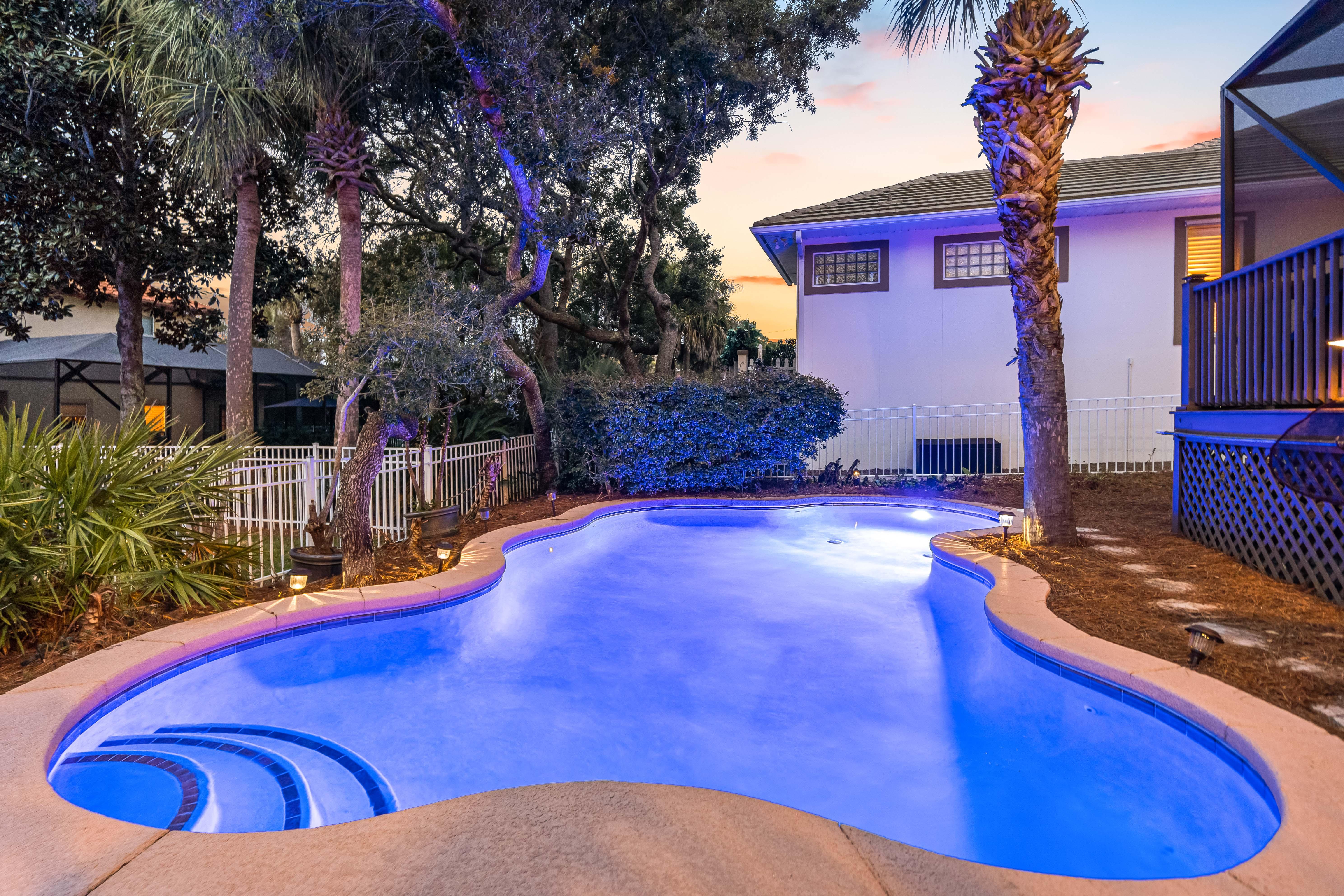 Large Private Pool!!