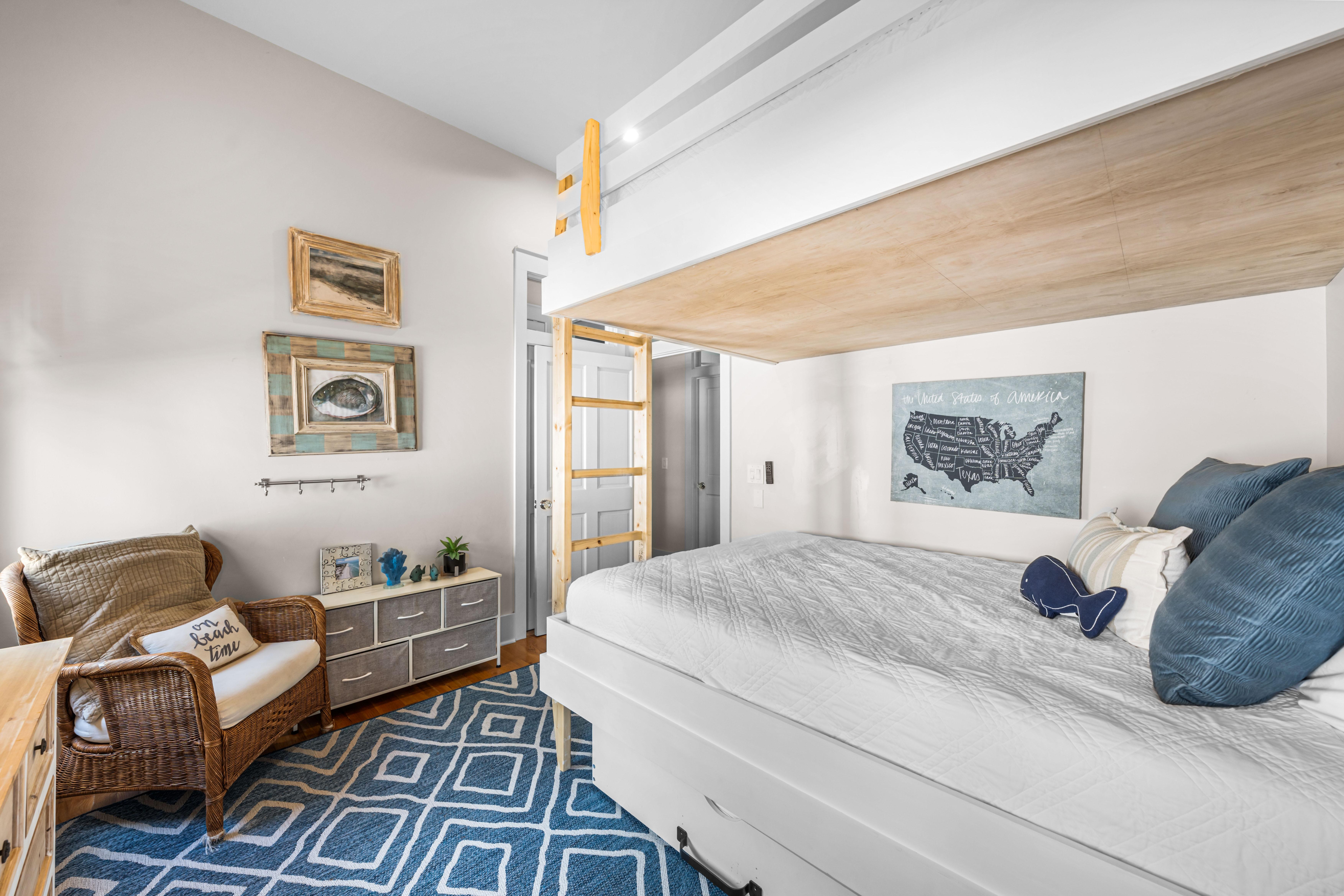 Bunkroom with queen over queen (and an optional twin trundle).   Sleeps 4