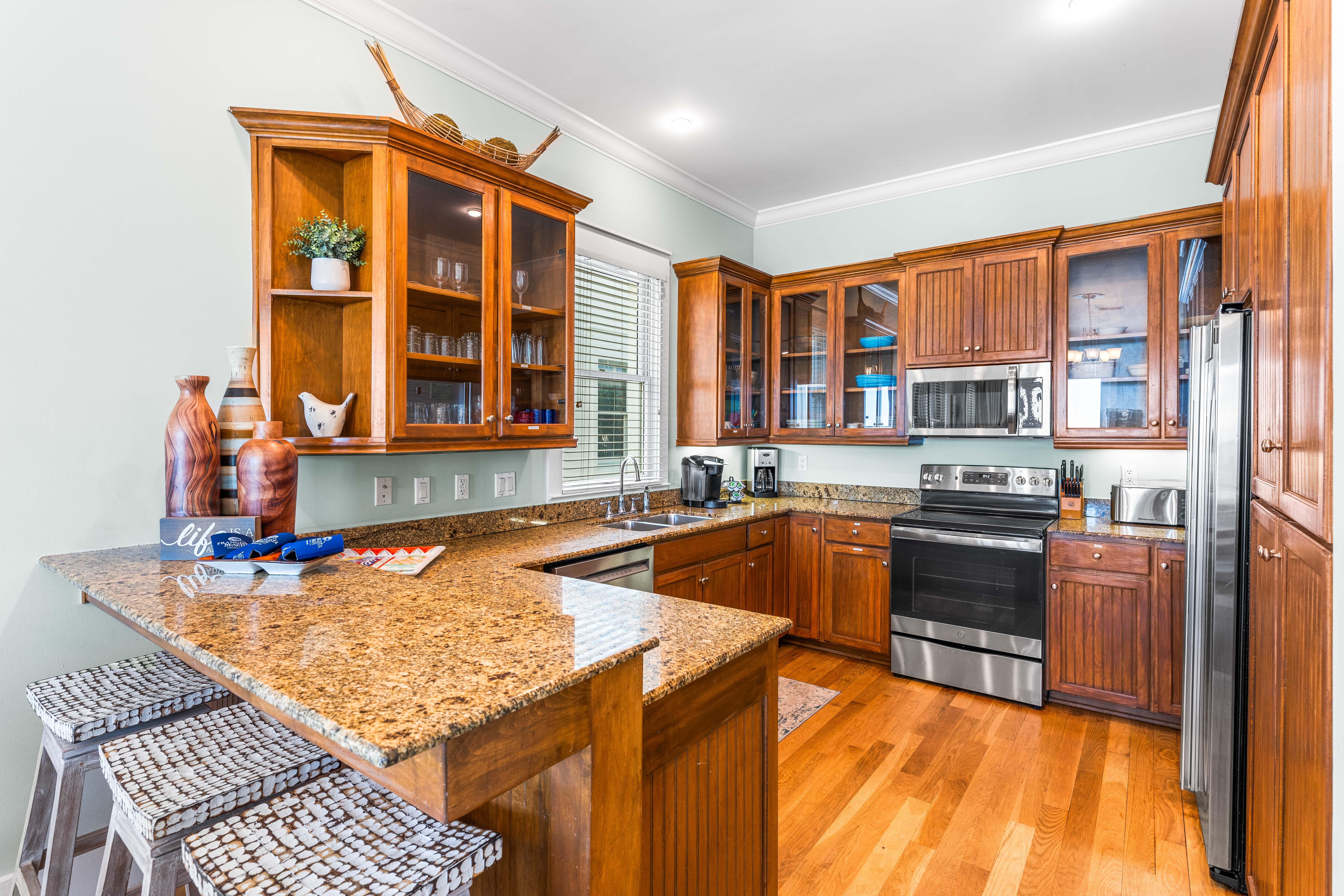 Fully Stocked Kitchen with Everything You Need!!.