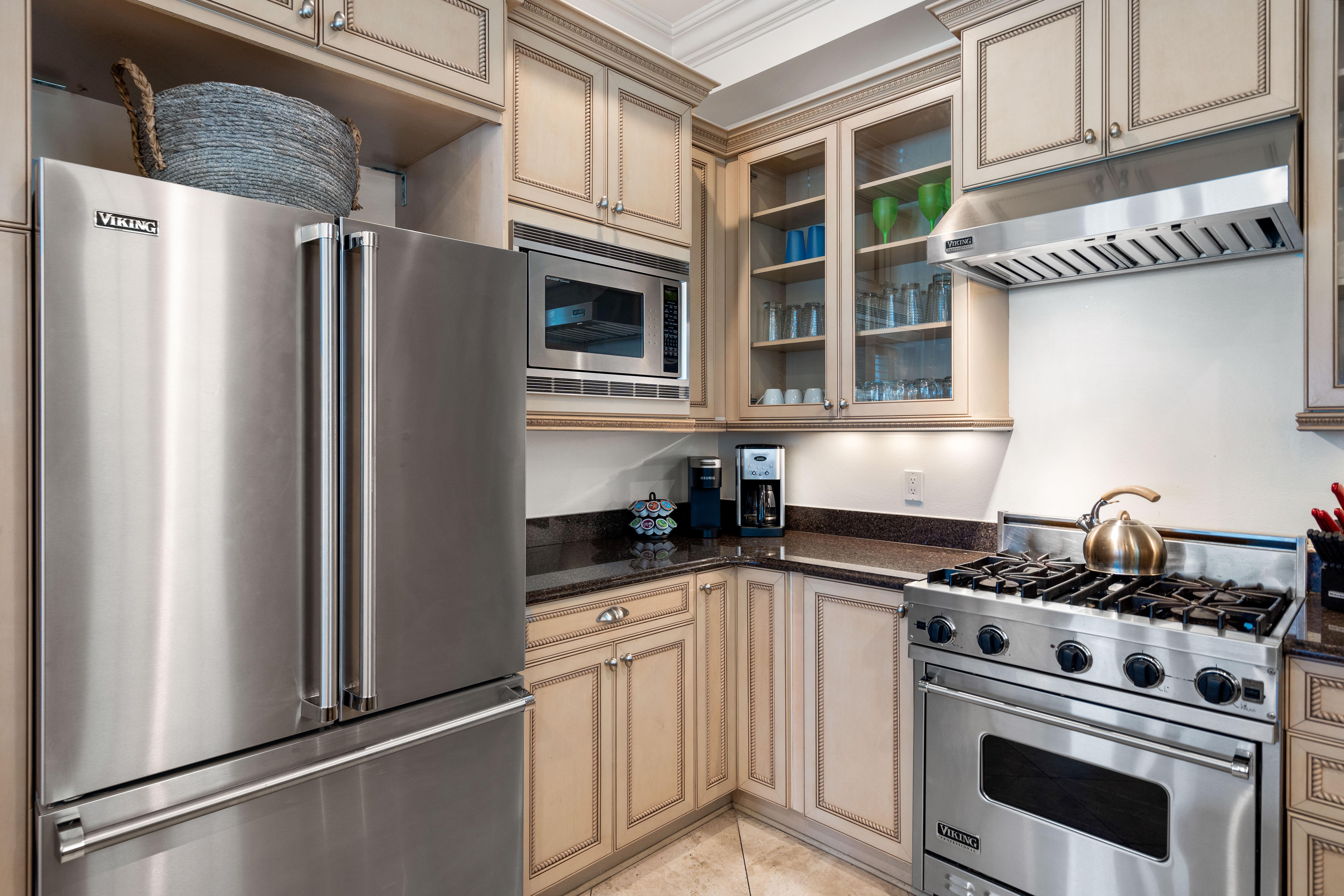 Fully Stocked Kitchen with Viking Appliances