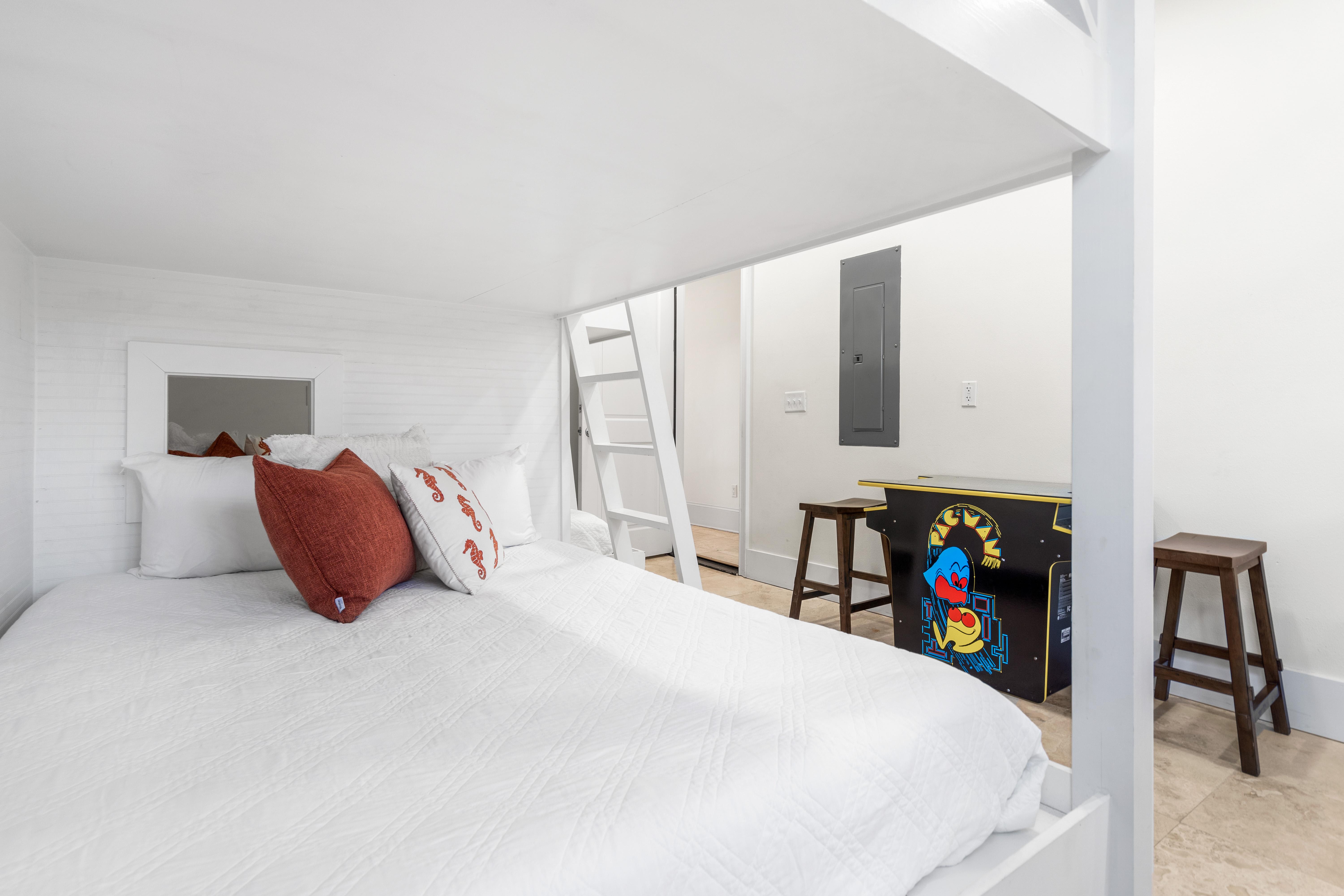 1st Floor Bunkroom with 4 Queen Beds, Gaming System, Flat Screen Television