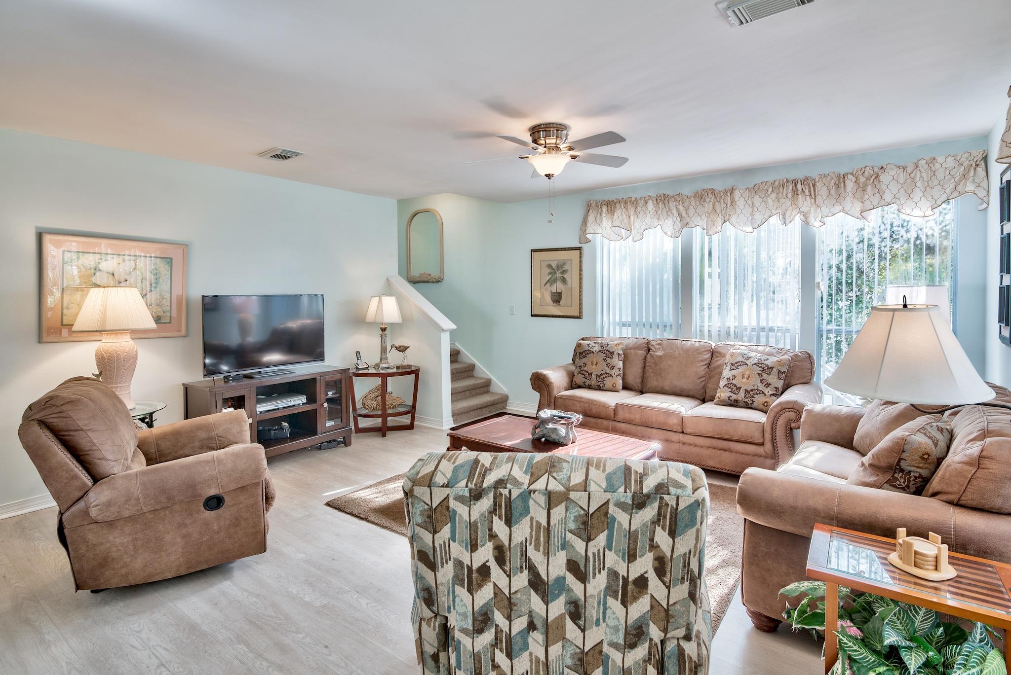 Open Living Room w/ Queen Sleeper Sofa, Flat Screen Television