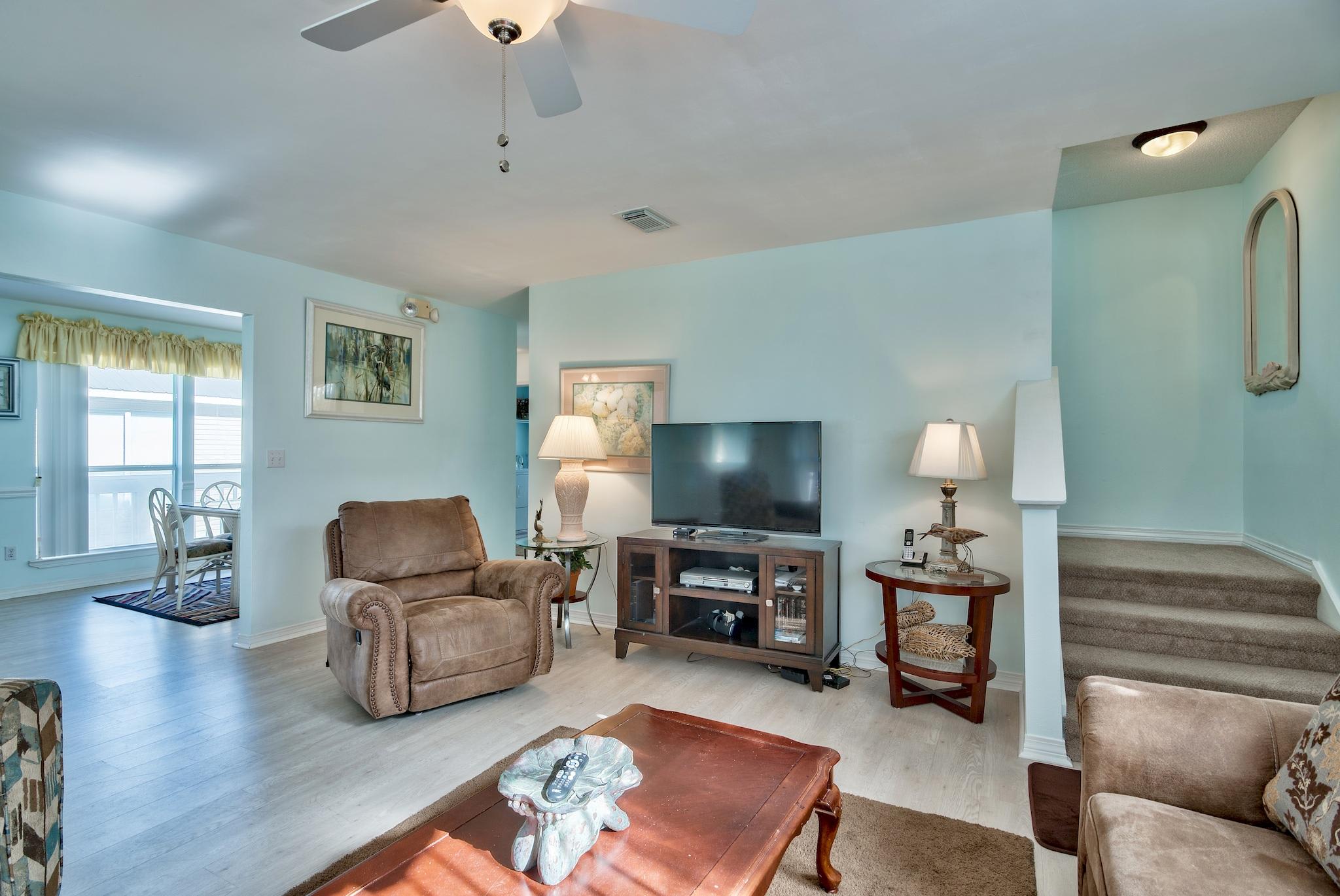 Open Living Room w/ Queen Sleeper Sofa, Flat Screen Television