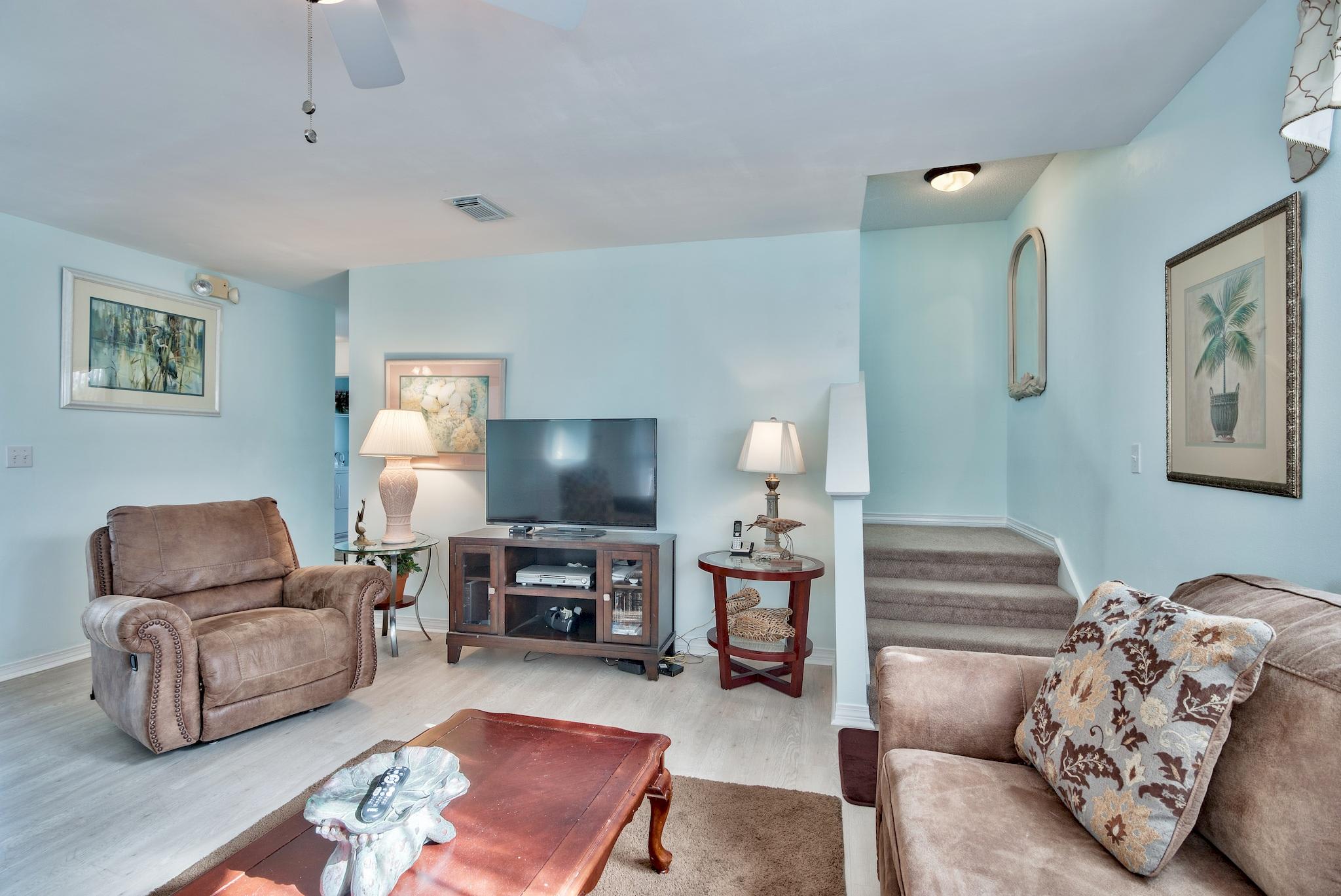 Open Living Room w/ Queen Sleeper Sofa, Flat Screen Television