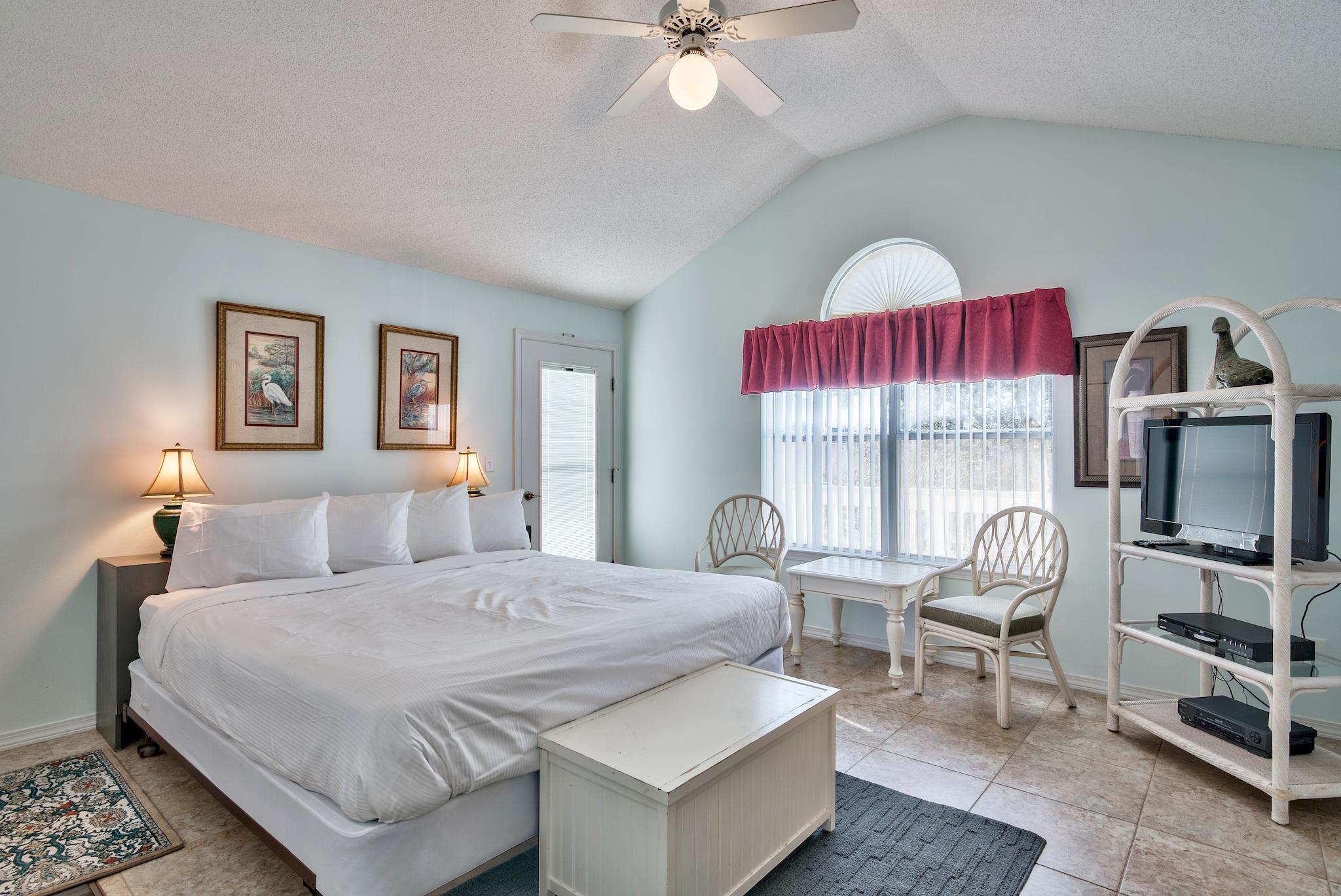 King Master Bedroom, Private Bathroom, Balcony Access