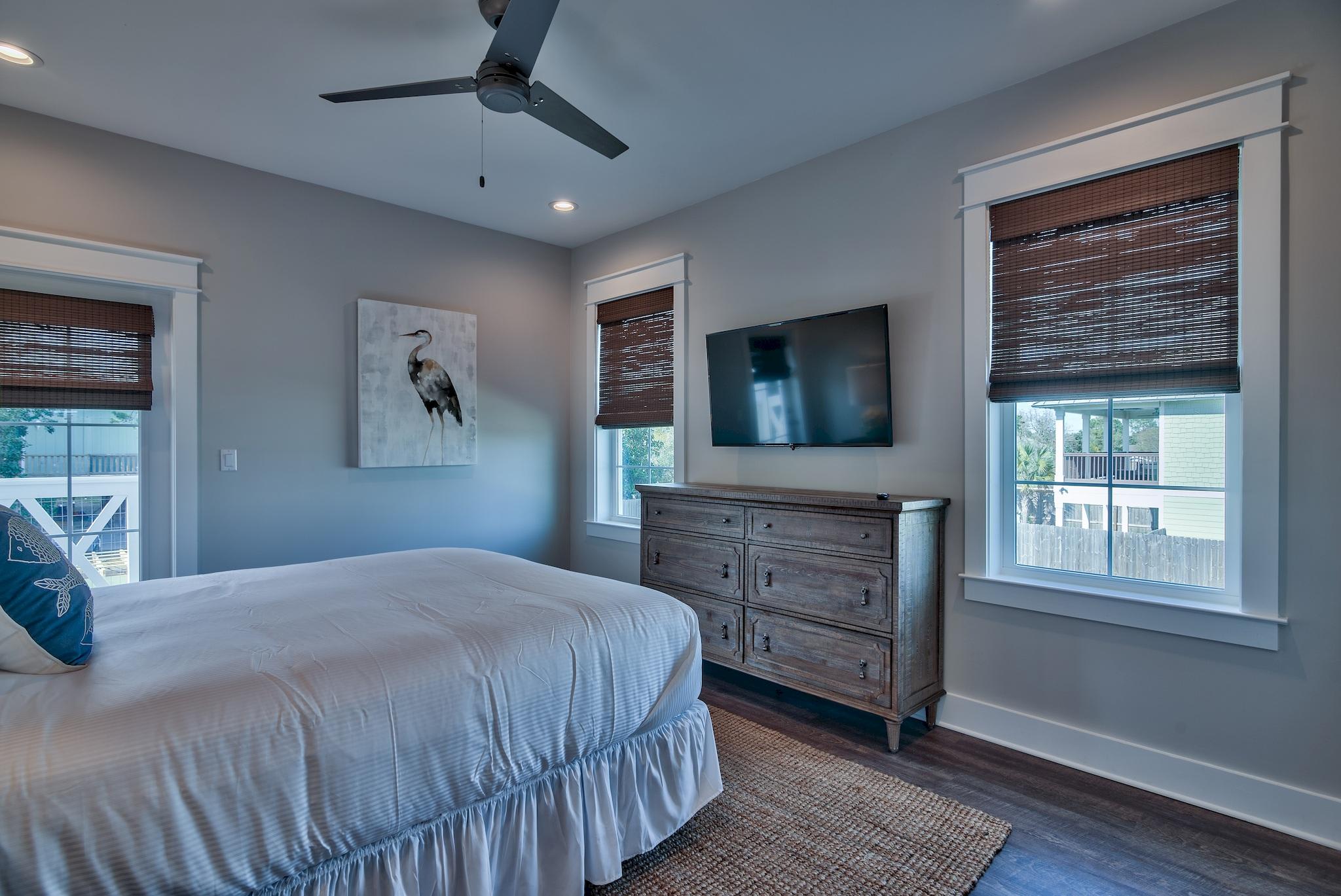 2nd Floor King Bedroom w/ Flat Screen Television, Full Bath Access