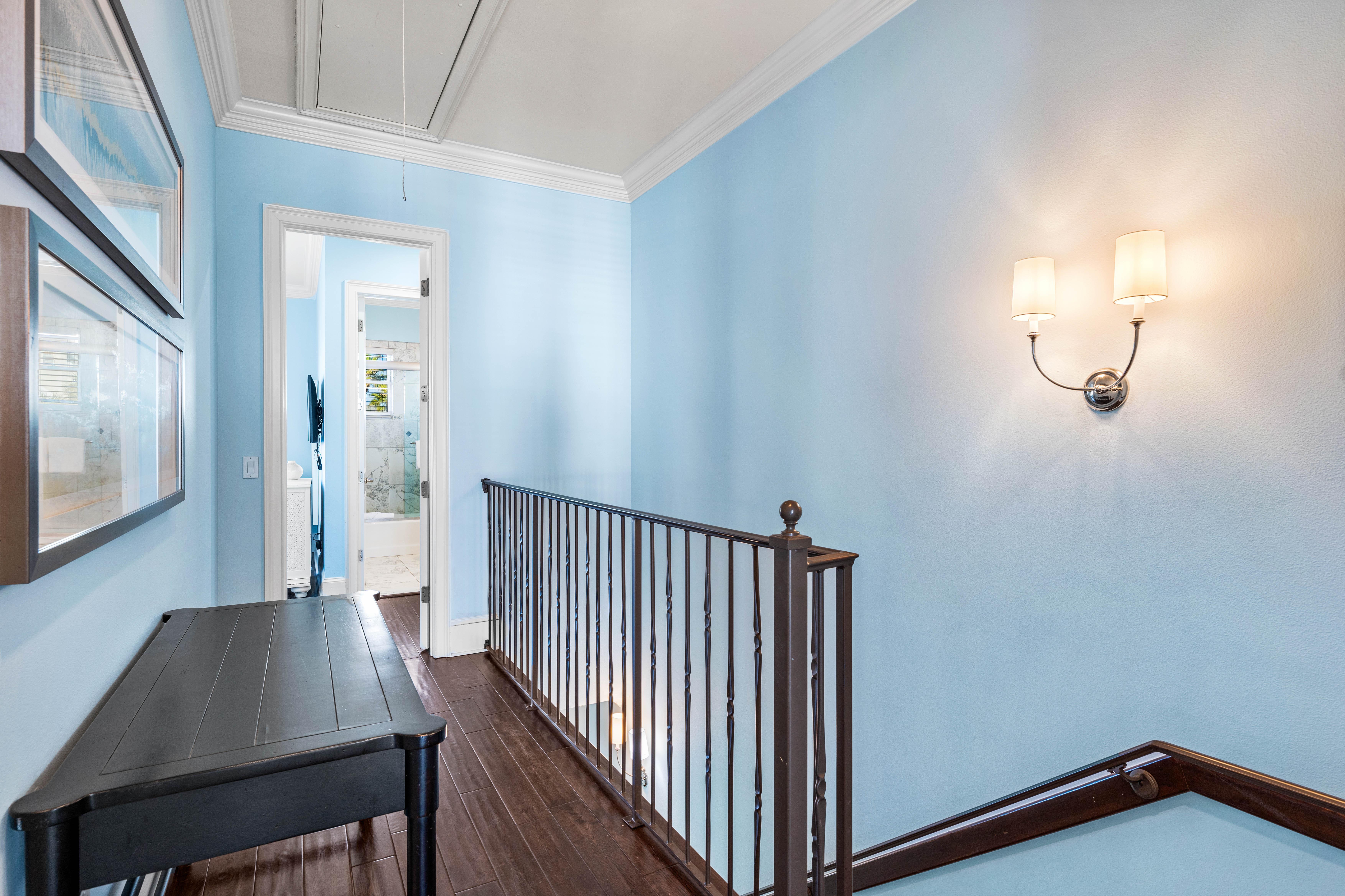 Third floor hallway separating the 2 king bedrooms.