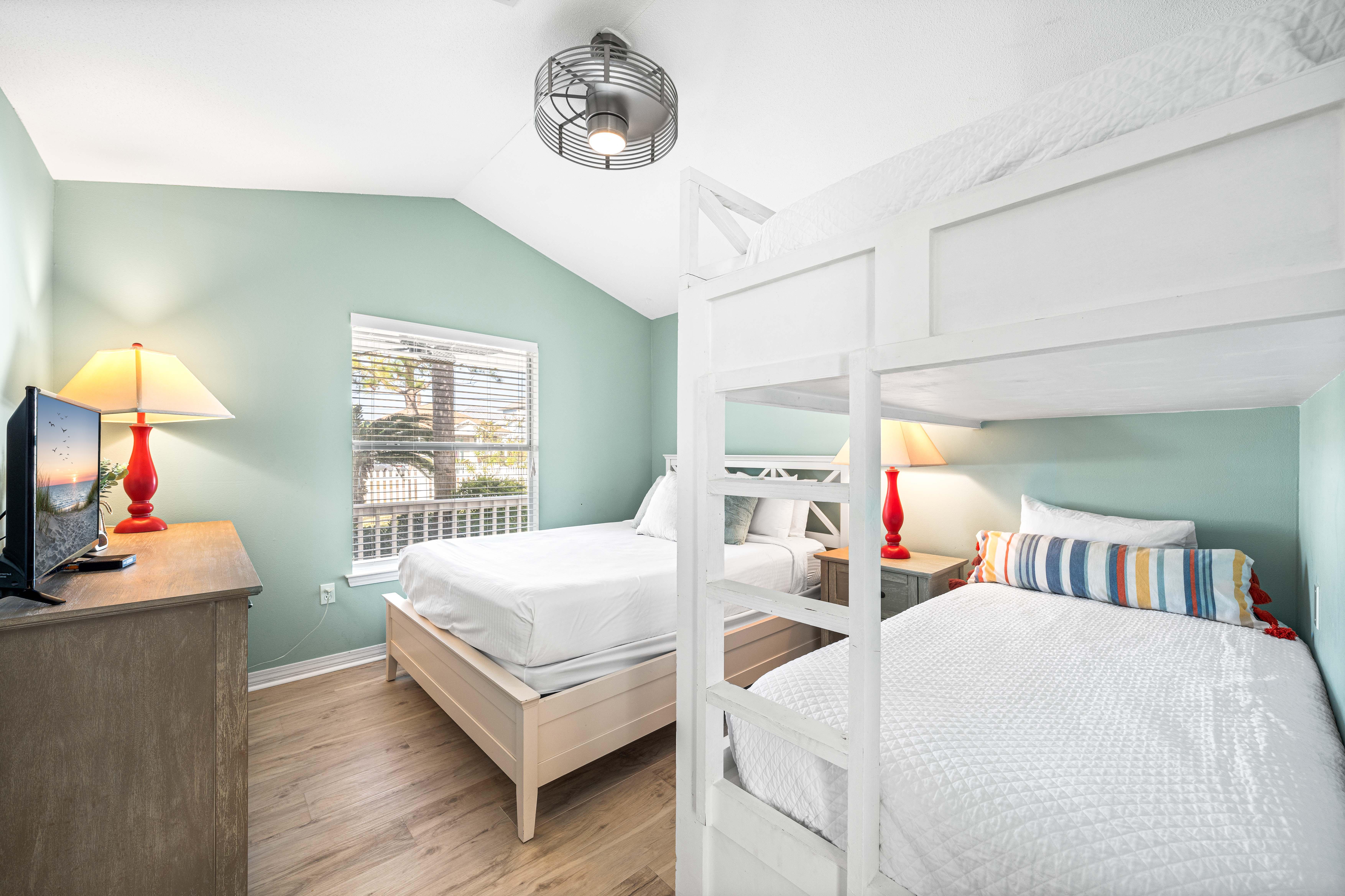 The Kiddos and Adults will Love this Room!! A Queen bed with 2 Twin XL Beds and a 32" TV with Cable.