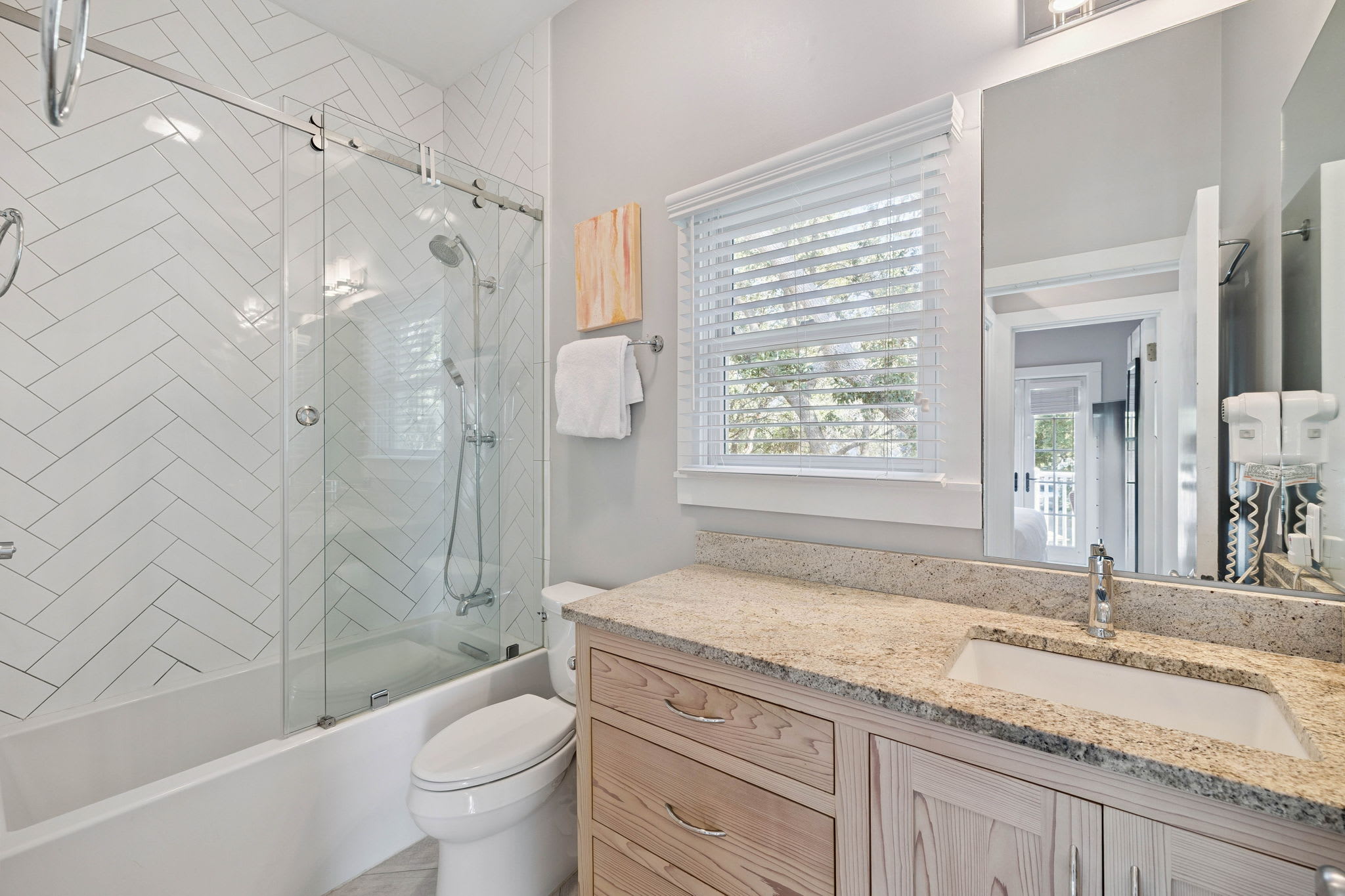 Convenient En-Suite with Single Vanity & Shower/Tub Combo