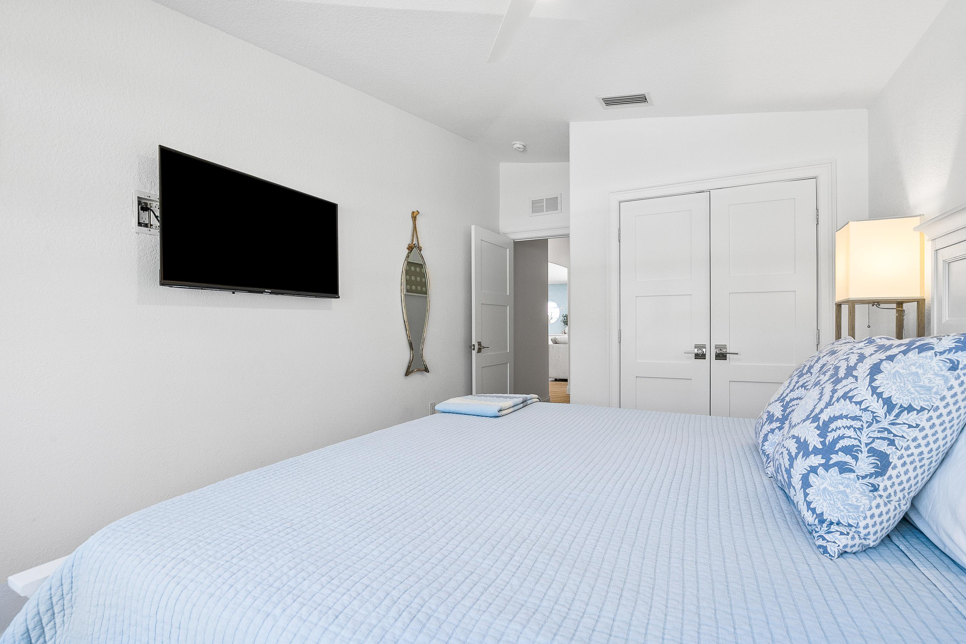 Bedroom with king size bed