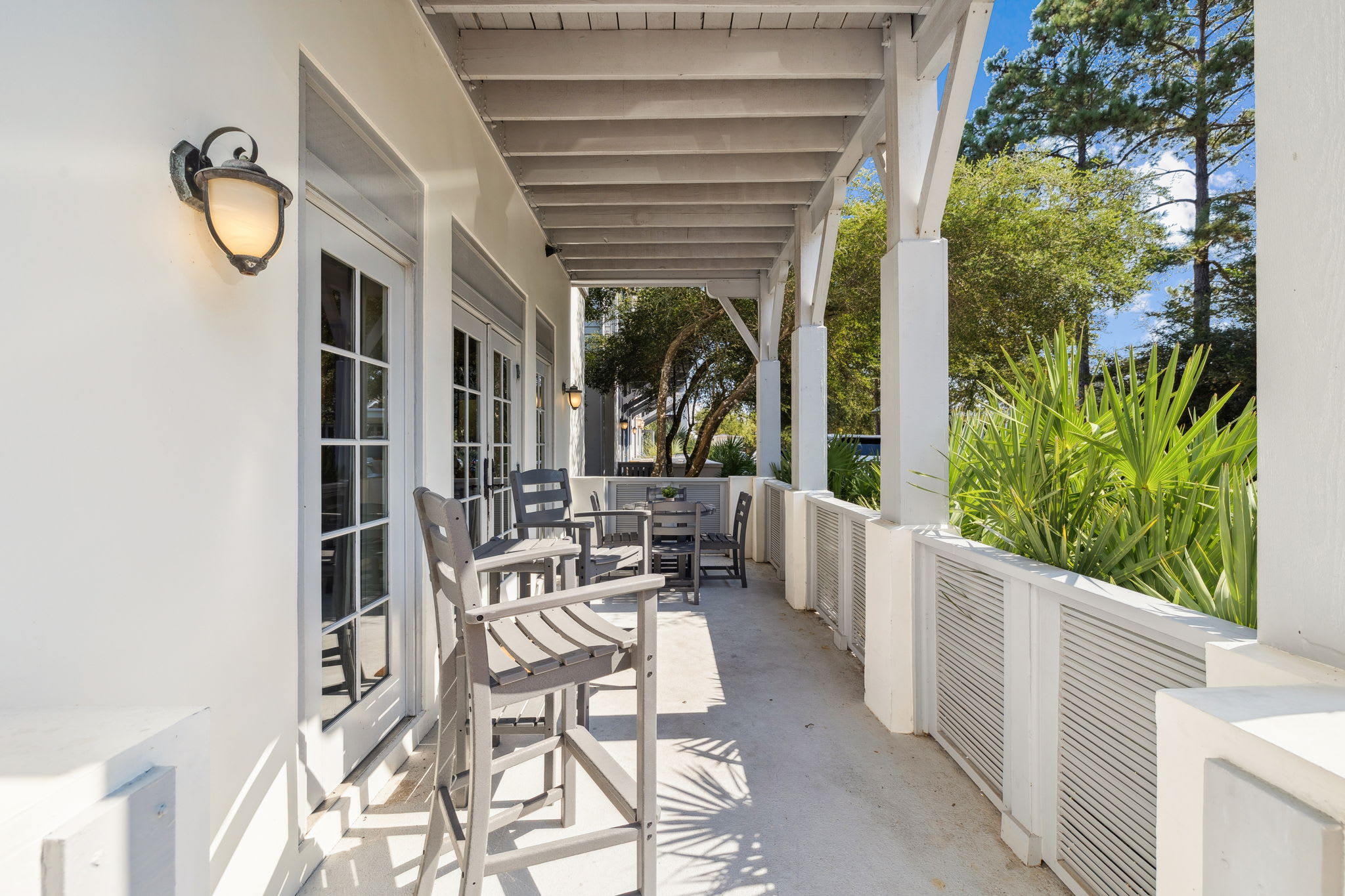 Relax on the Patio & Enjoy Al Fresco Dining!