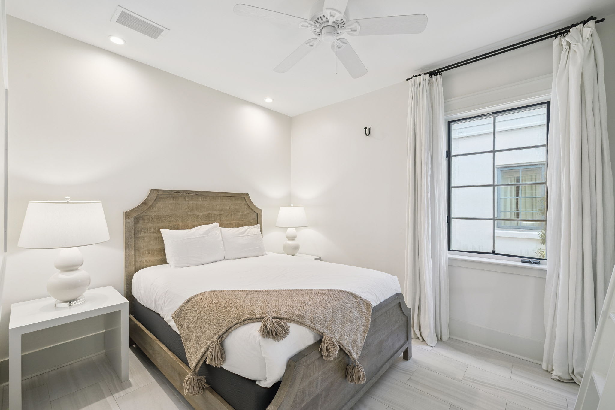 Queen Guest Suite - Sleeps 4