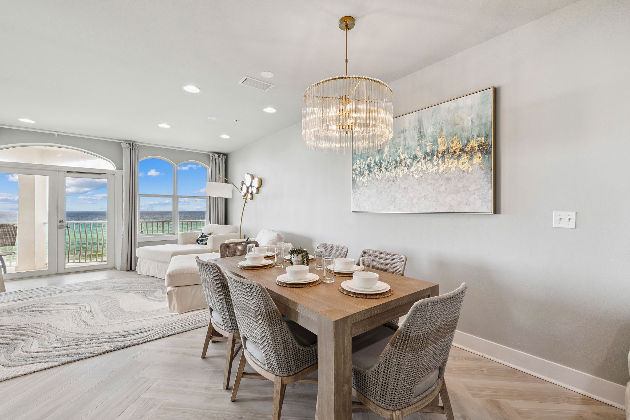 Dining Area with Seating for 6