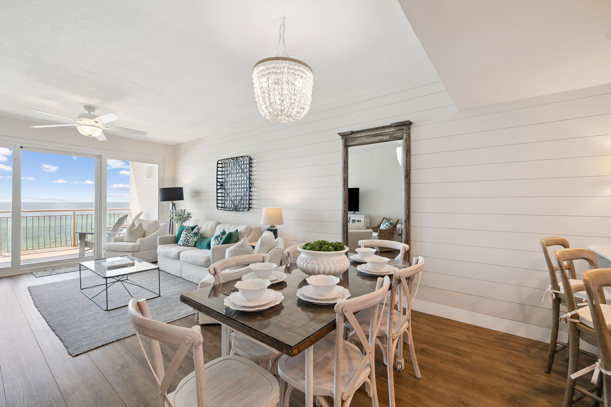 Dining Area with Seating for 6