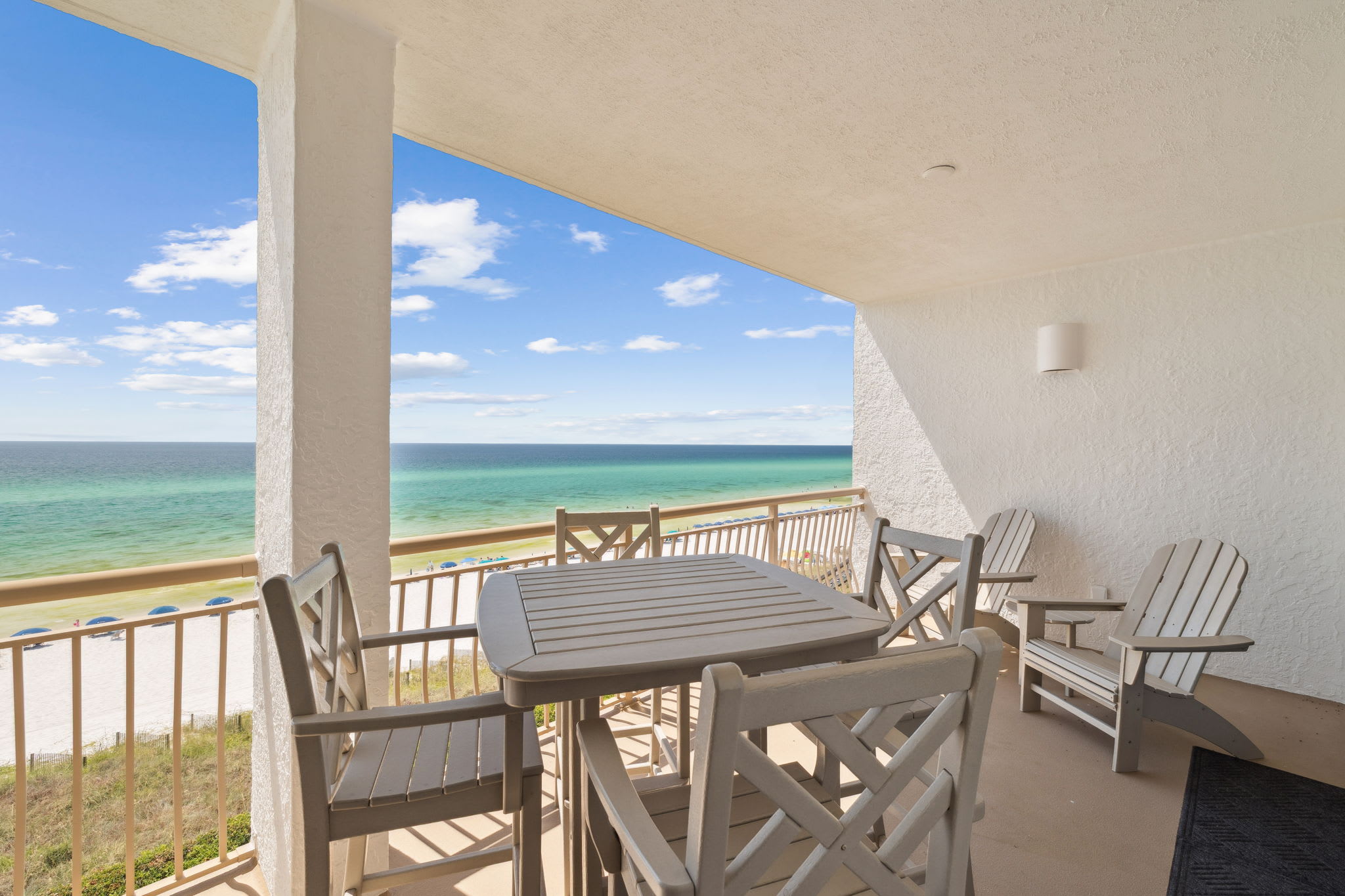 Enjoy Al Fresco Dining for 4 on the Gulf-Front Balcony!