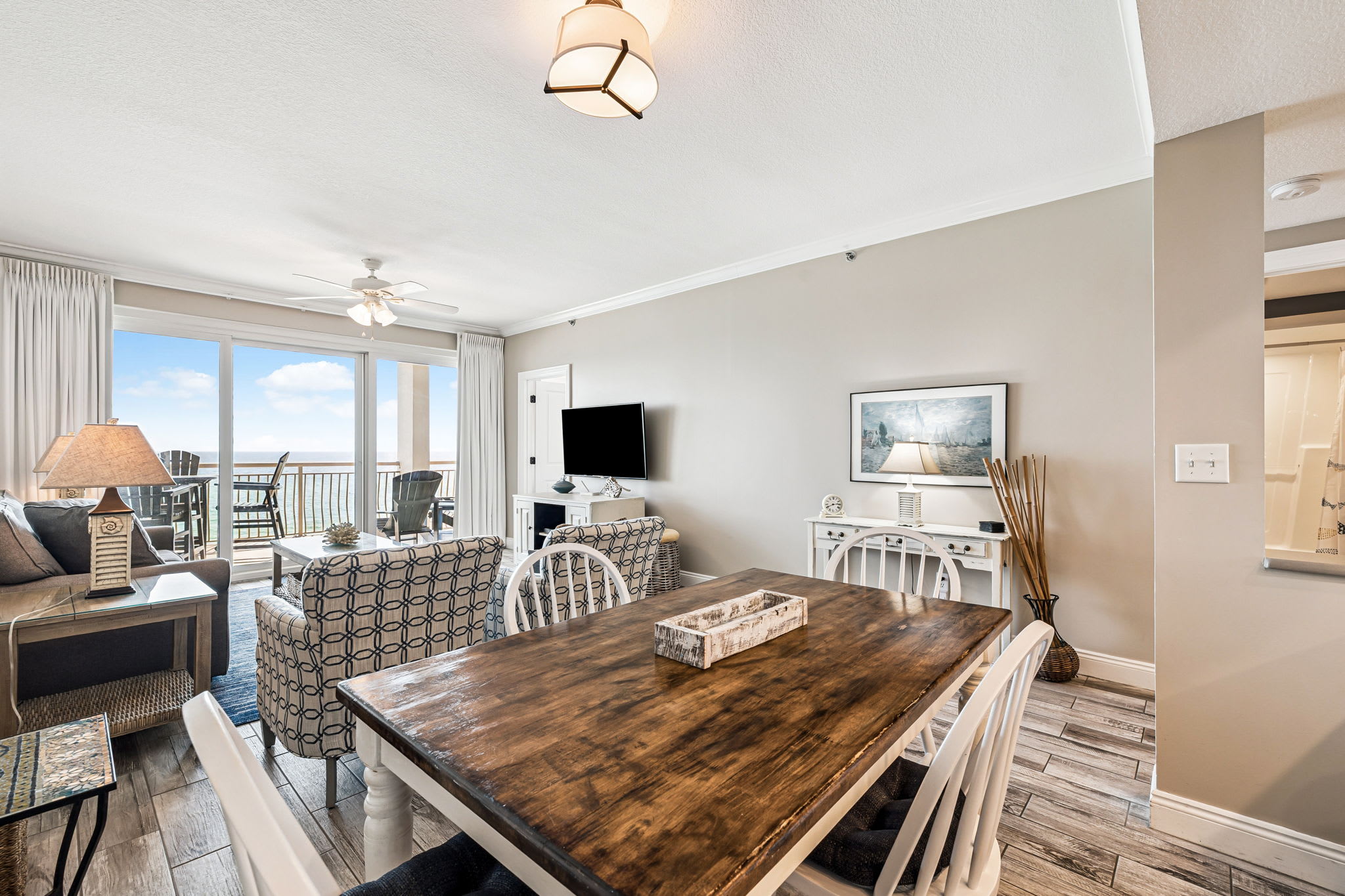 Dining Area with Seating for 4