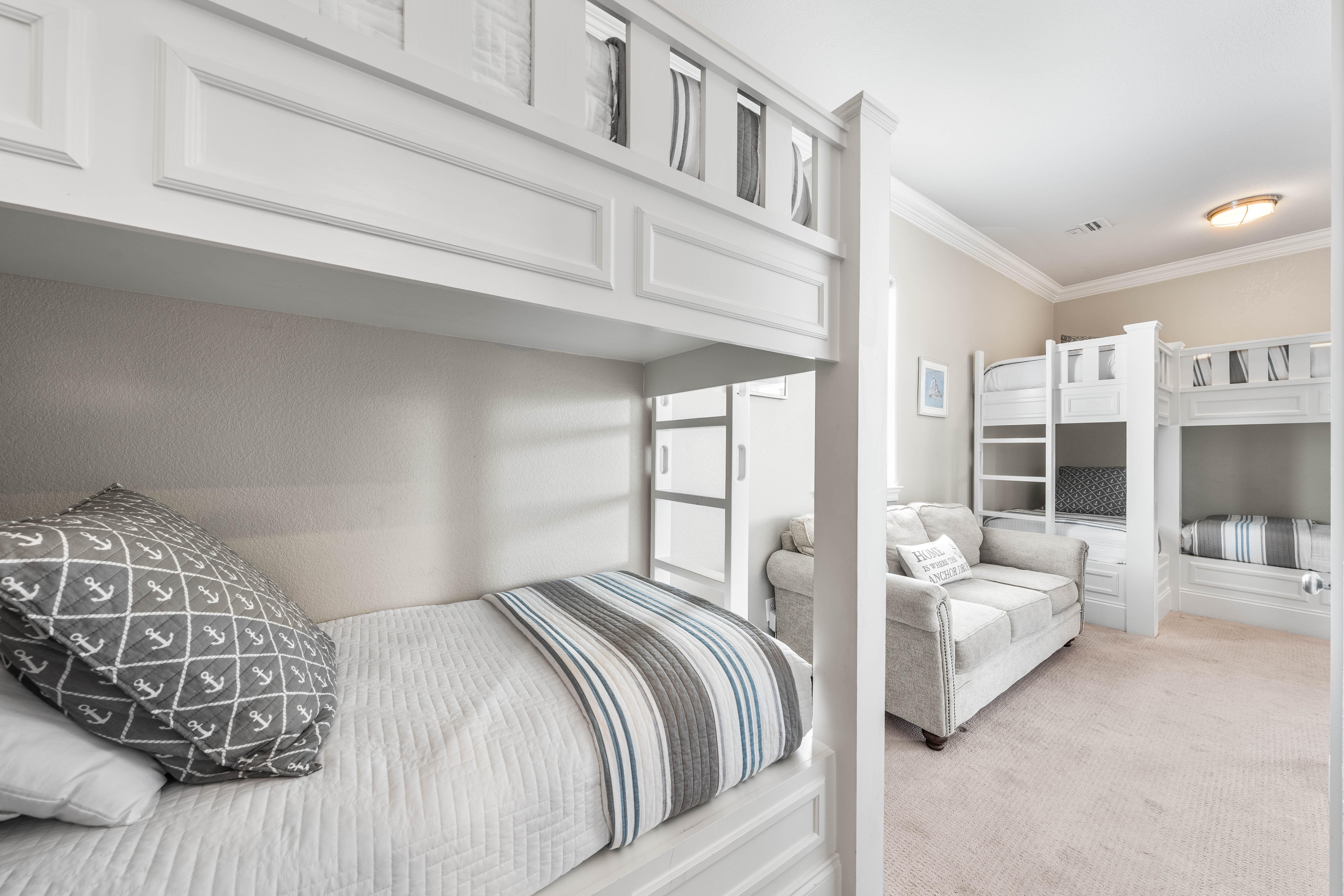 Bunkroom with 7 Twin Beds and Private Bathroom