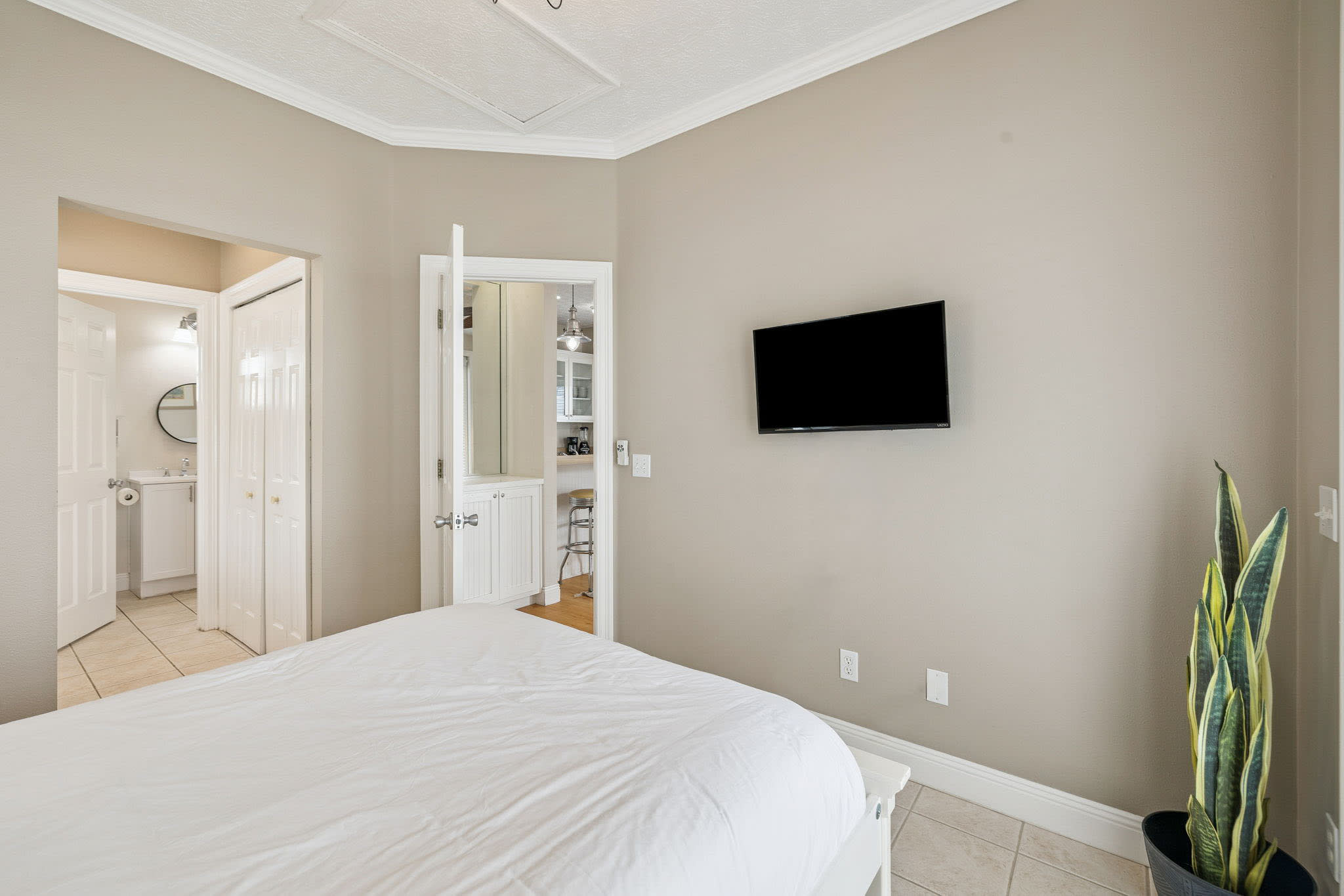 Primary Queen Suite - Flat-Screen TV & Balcony Access