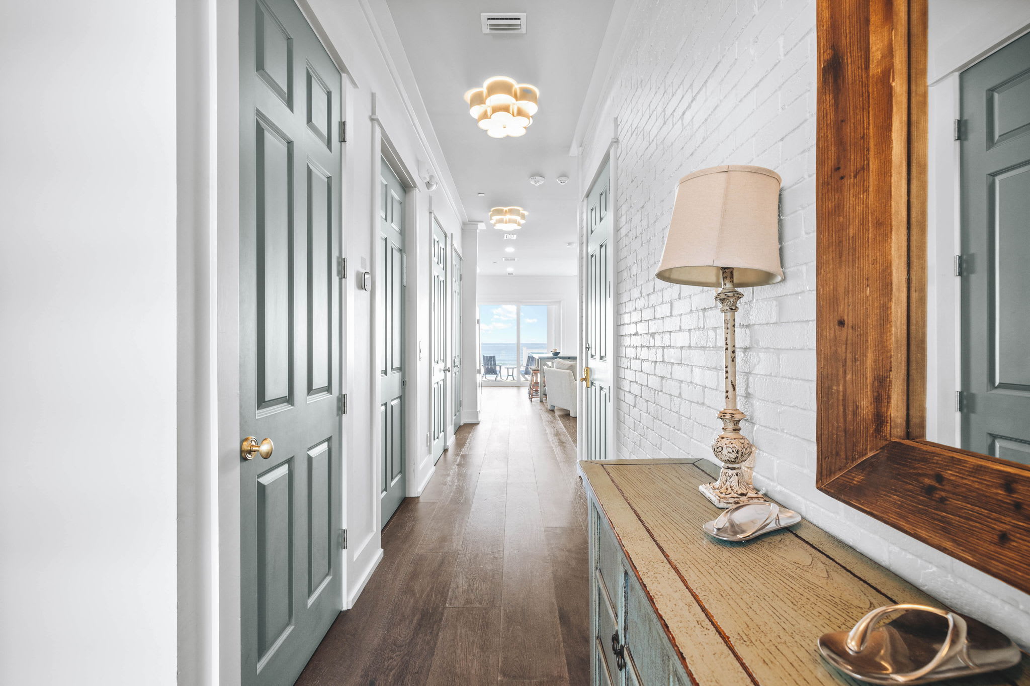 Inviting 1st Floor Entry - Your Perfect Stay Awaits!