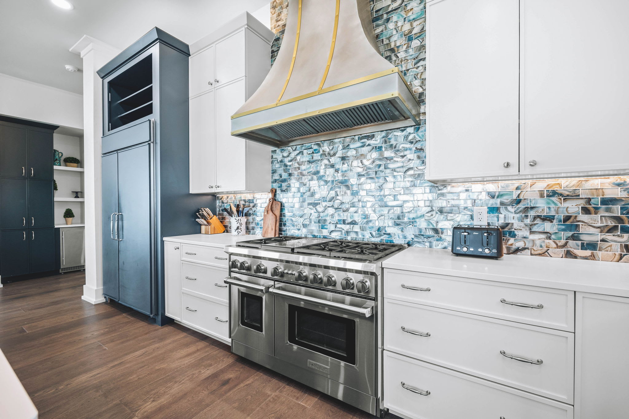 Chef's Kitchen - Fully Stocked with Stunning Appliances!