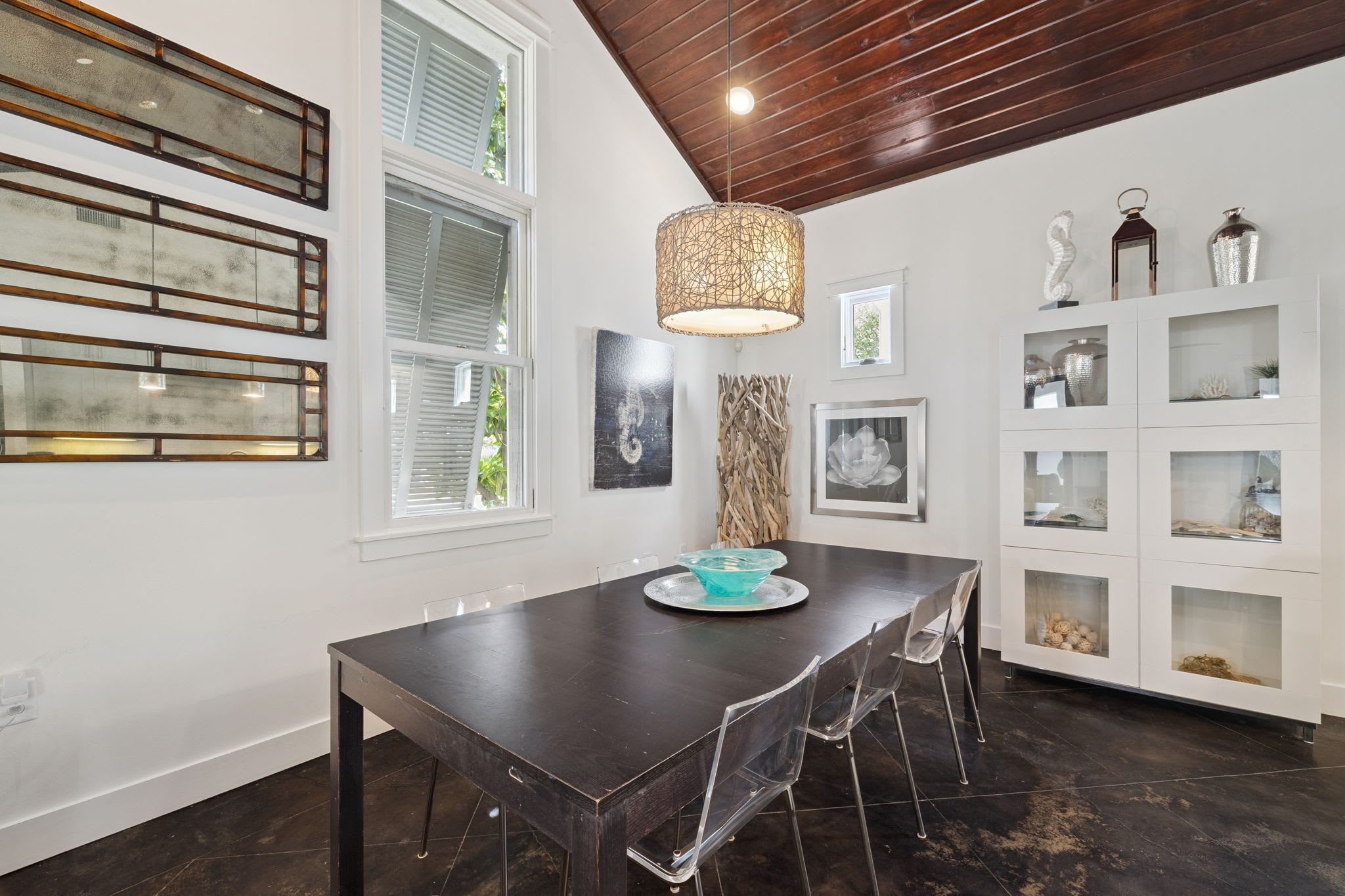 Dining Area with Seating for 6