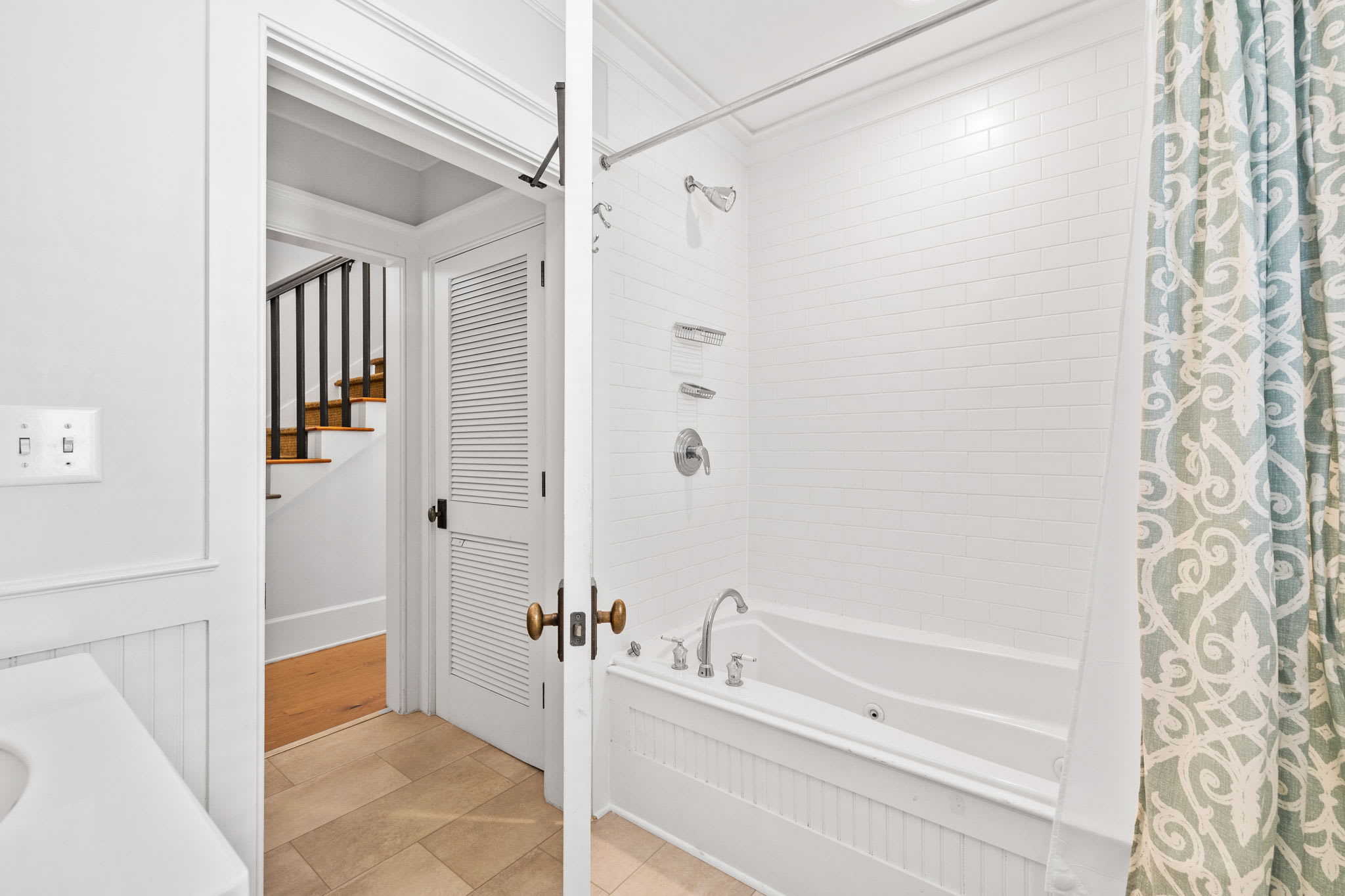 Guest Bathroom - Shower/Tub Combo