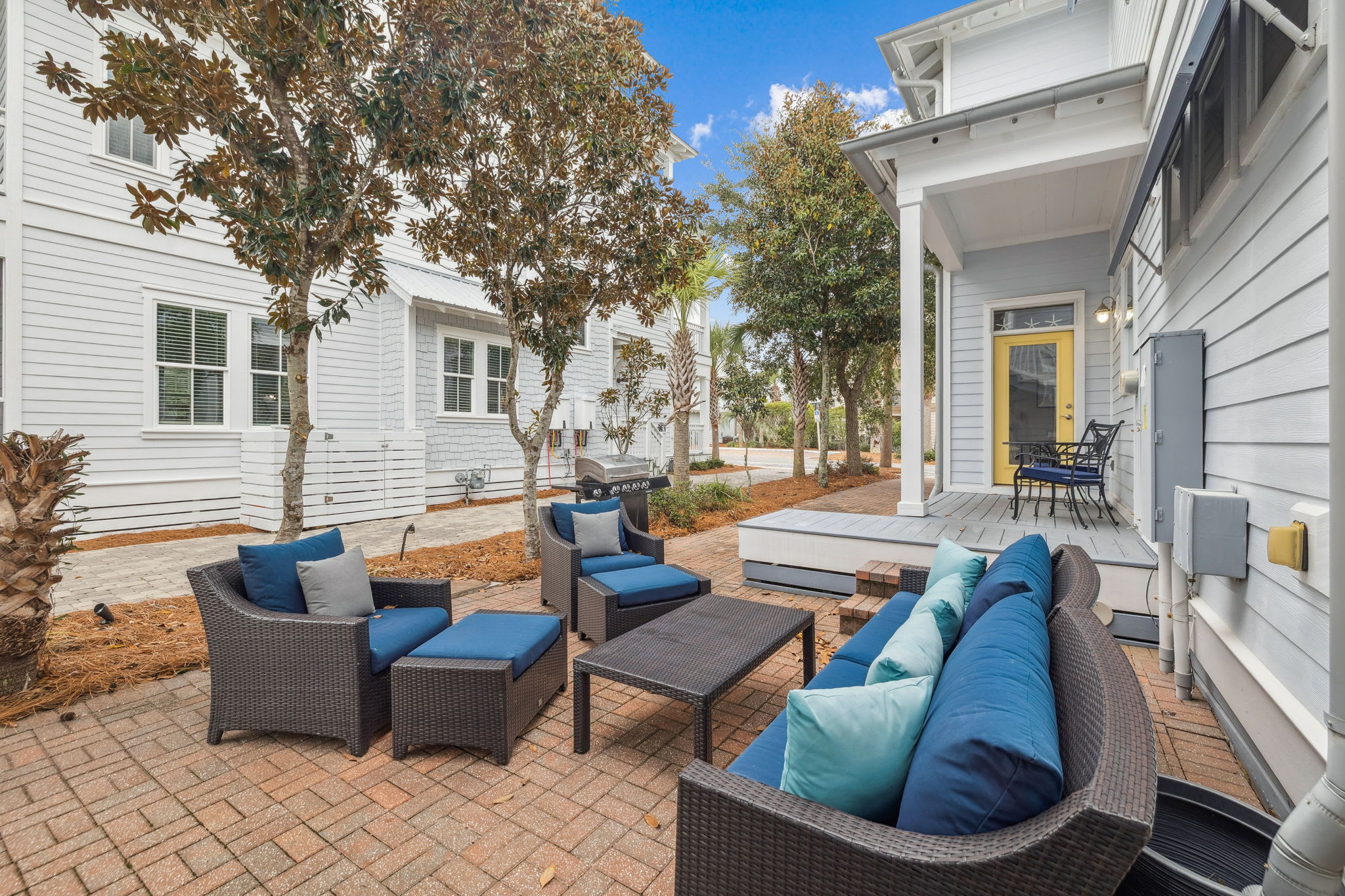 Spacious Patio & Gas Grill!