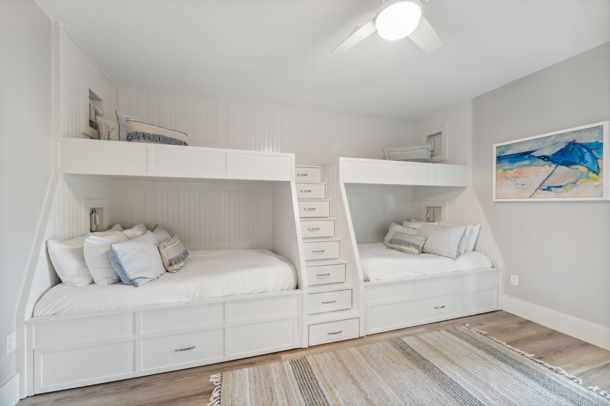 Bunk Room - 2 Twins 2 Queens