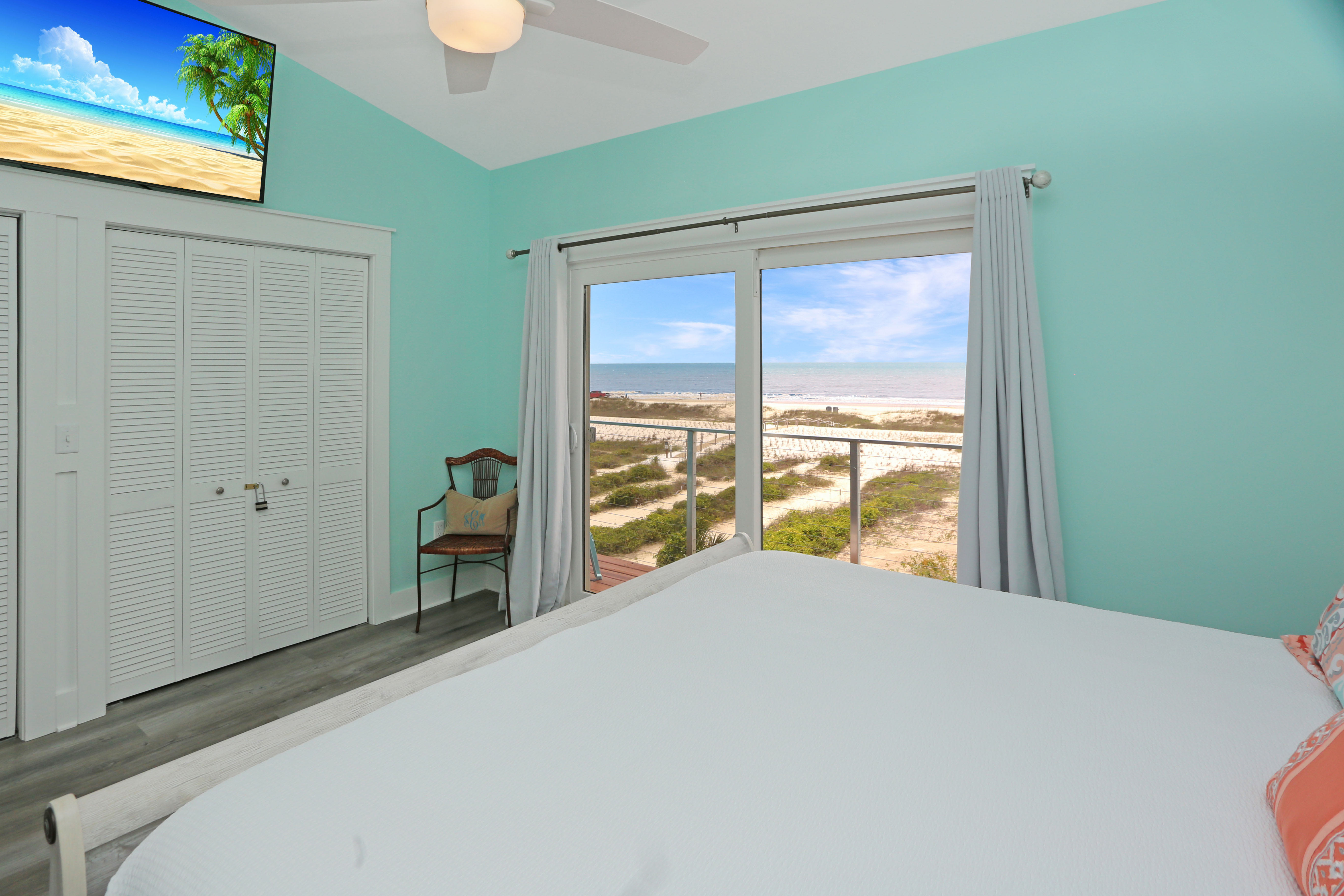 Bedroom 2 with Gulf View and TV