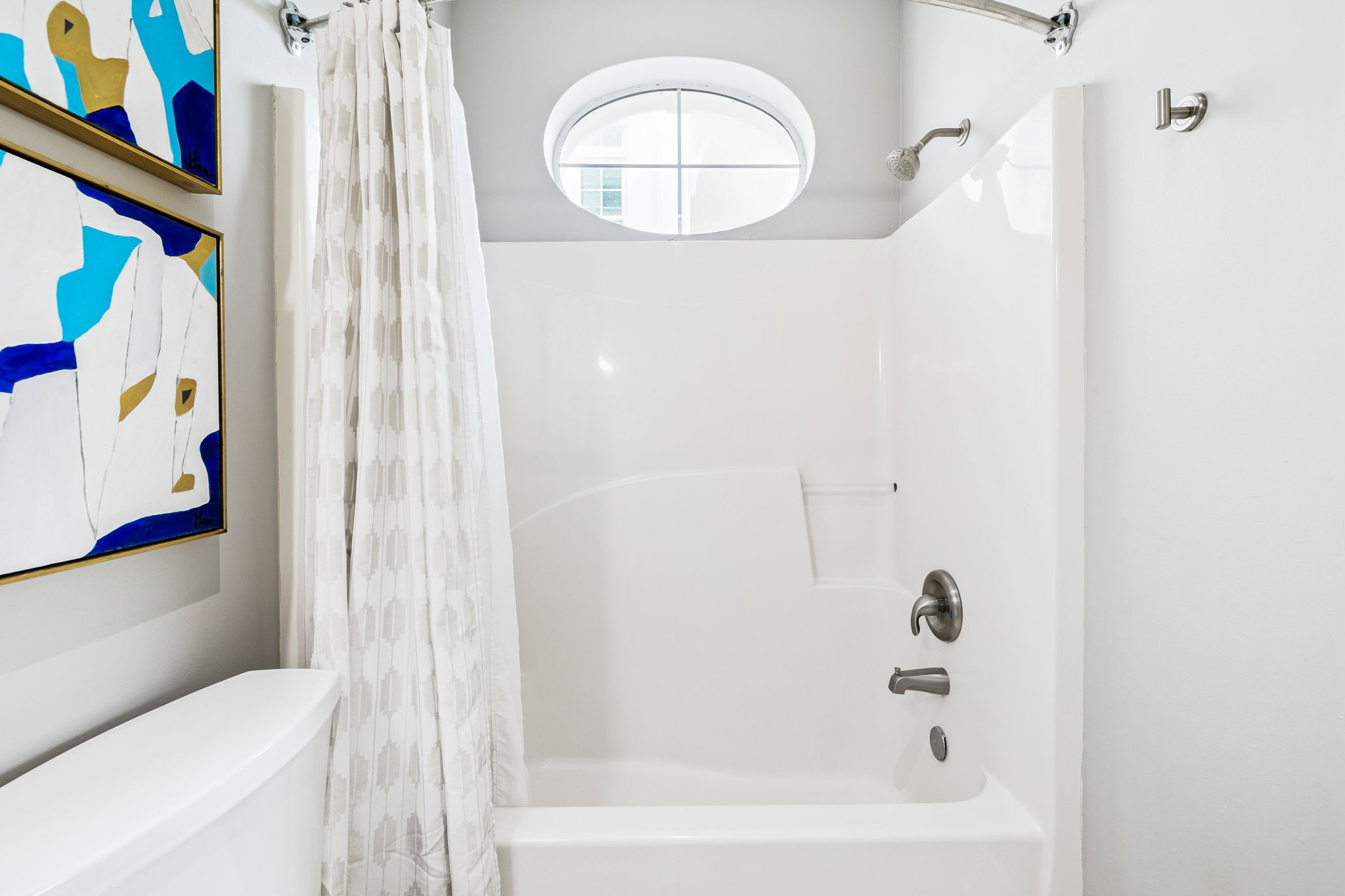 King Guest En-Suite - Shower/Tub Combo