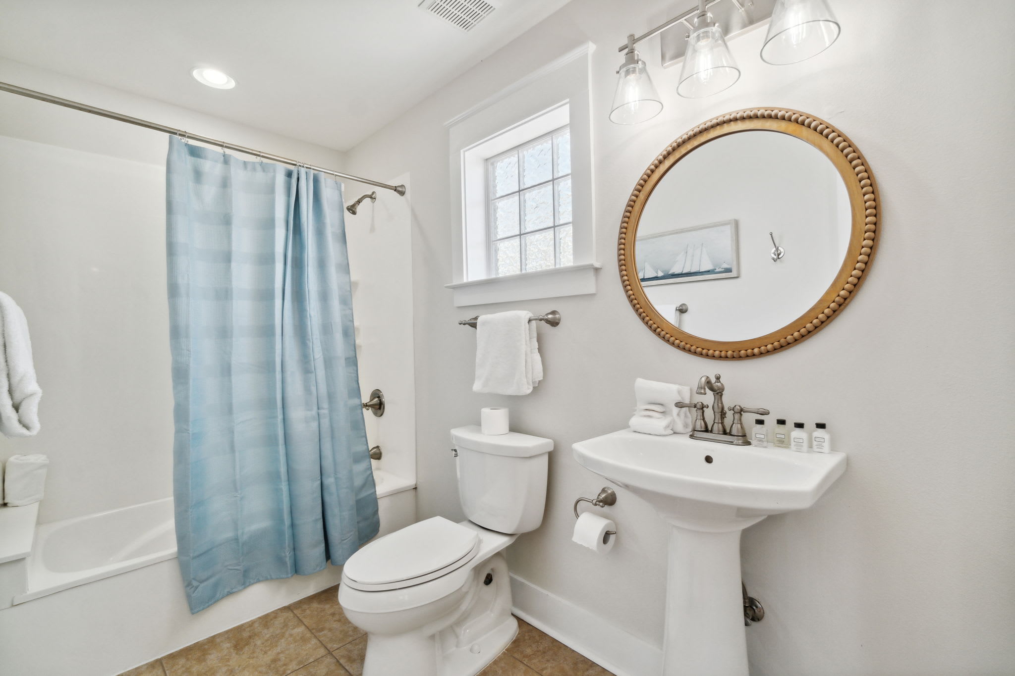 3rd Floor Guest Ensuite - Featuring a Tub/Shower Combination